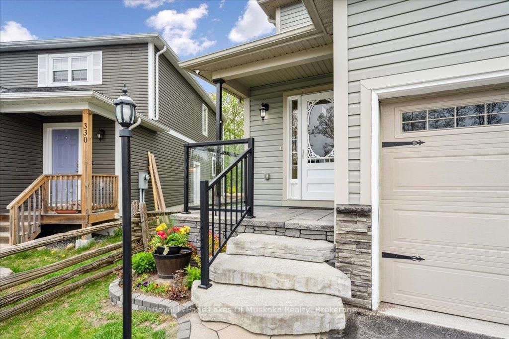 Photo 3 of 320 Pine Street E, Gravenhurst, Muskoka (S) — HOMEH