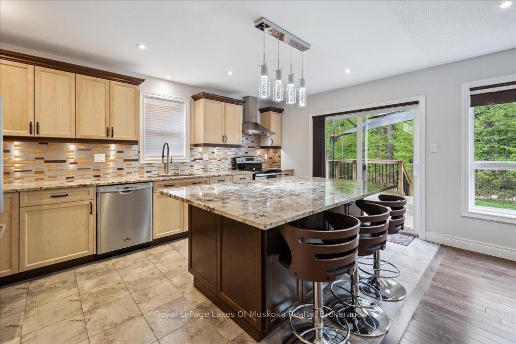 Photo 12 of 320 Pine Street E, Gravenhurst, Muskoka (S) — HOMEH