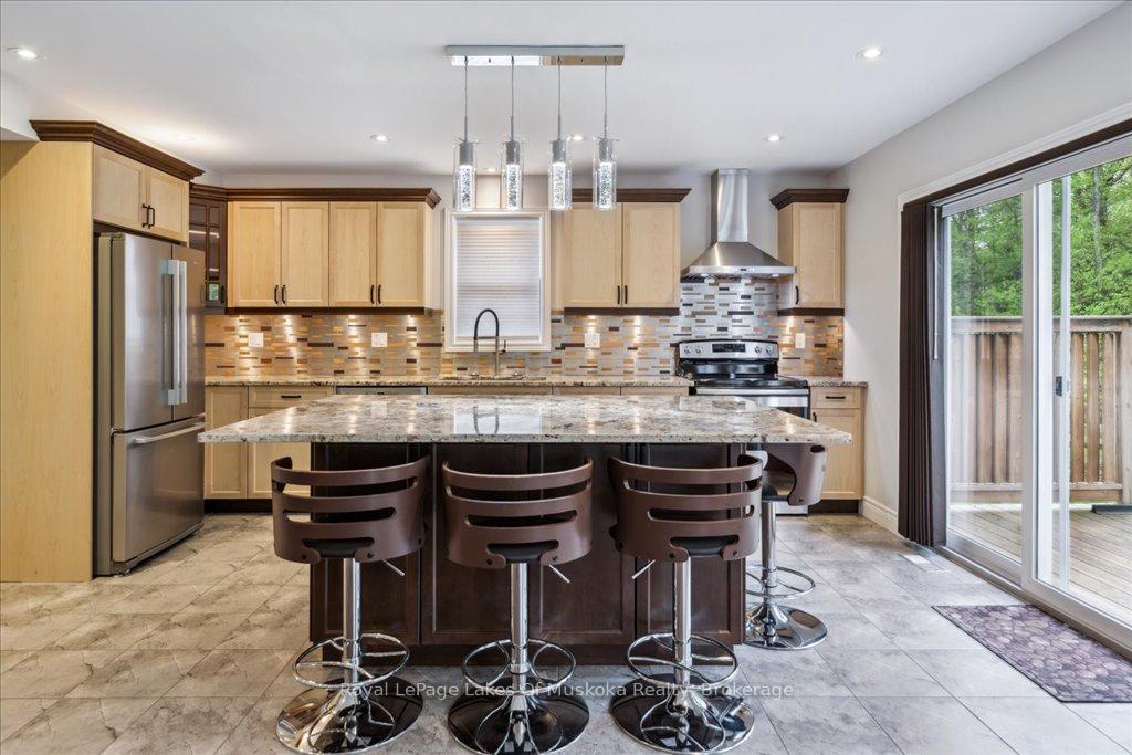 Photo 13 of 320 Pine Street E, Gravenhurst, Muskoka (S) — HOMEH