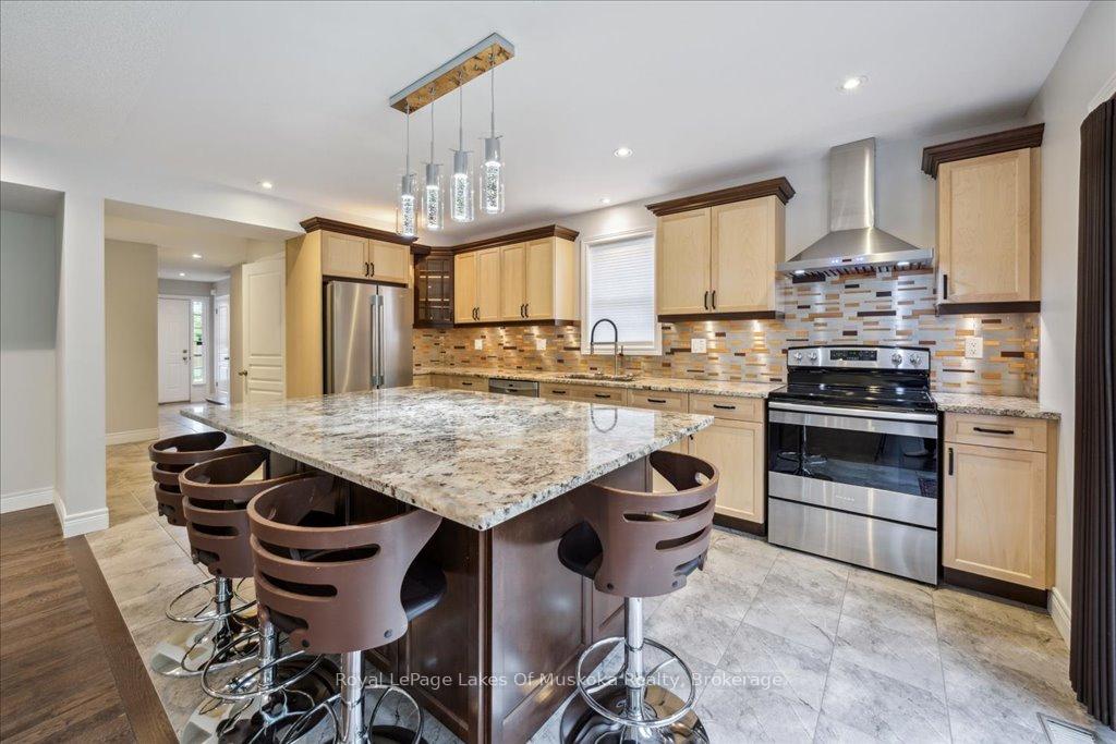 Photo 14 of 320 Pine Street E, Gravenhurst, Muskoka (S) — HOMEH