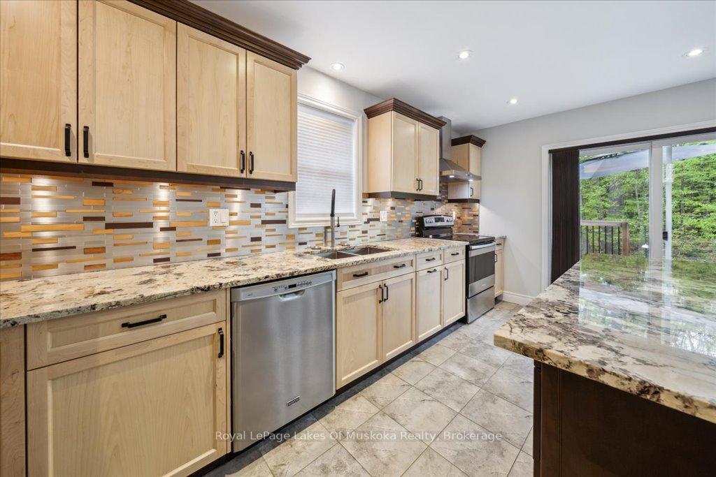 Photo 15 of 320 Pine Street E, Gravenhurst, Muskoka (S) — HOMEH
