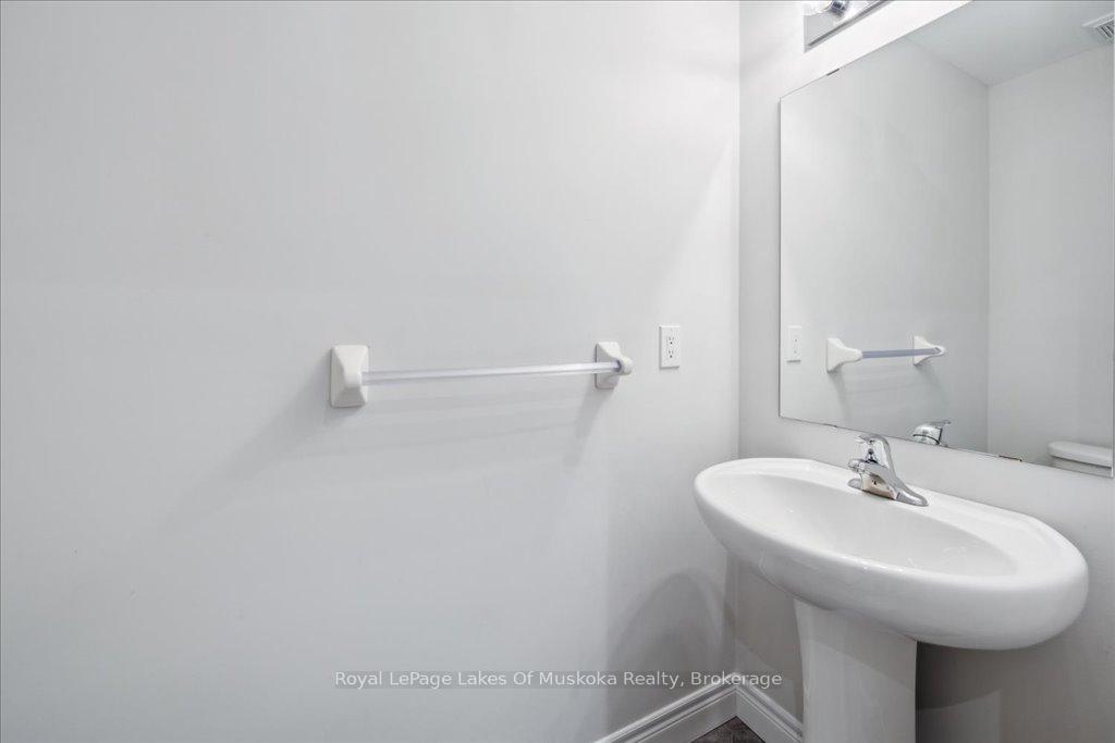 Photo 16 of 320 Pine Street E, Gravenhurst, Muskoka (S) — HOMEH