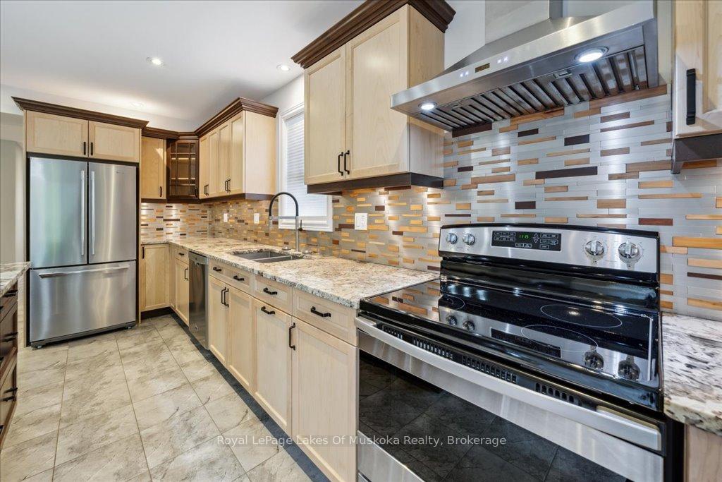 Photo 17 of 320 Pine Street E, Gravenhurst, Muskoka (S) — HOMEH