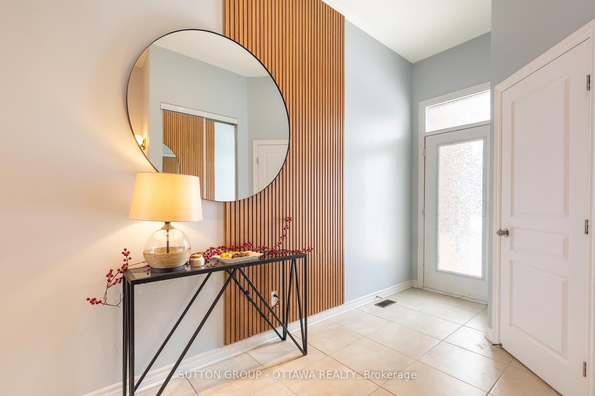 Photo 3 of 514 Earnscliffe Grove, Ottawa, Riverside South/Gloucester Glen — HOMEH