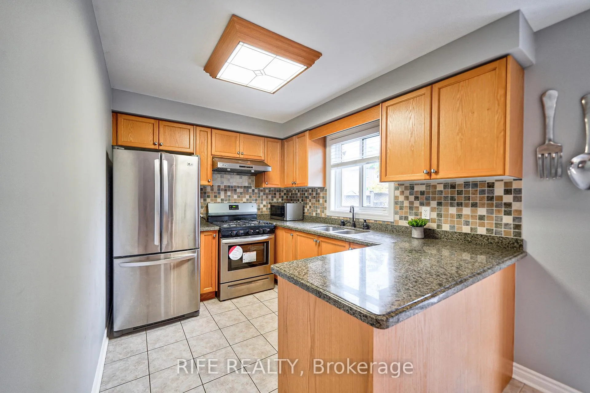 Photo 7 of 51 Kraus Road, Barrie, Edgehill Drive — HOMEH