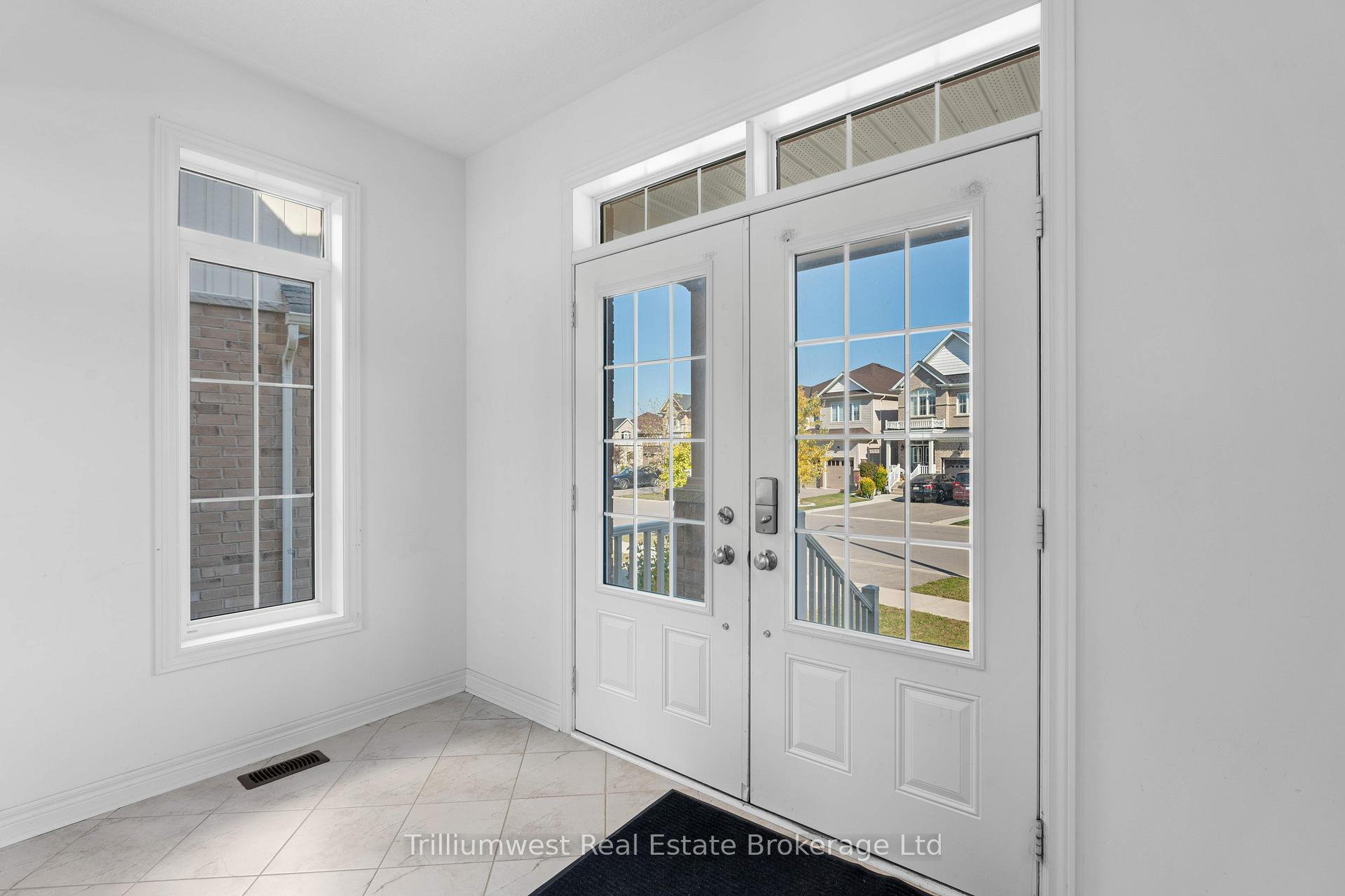 Photo 2 of 79 Barlow Place, Brant, Paris — HOMEH