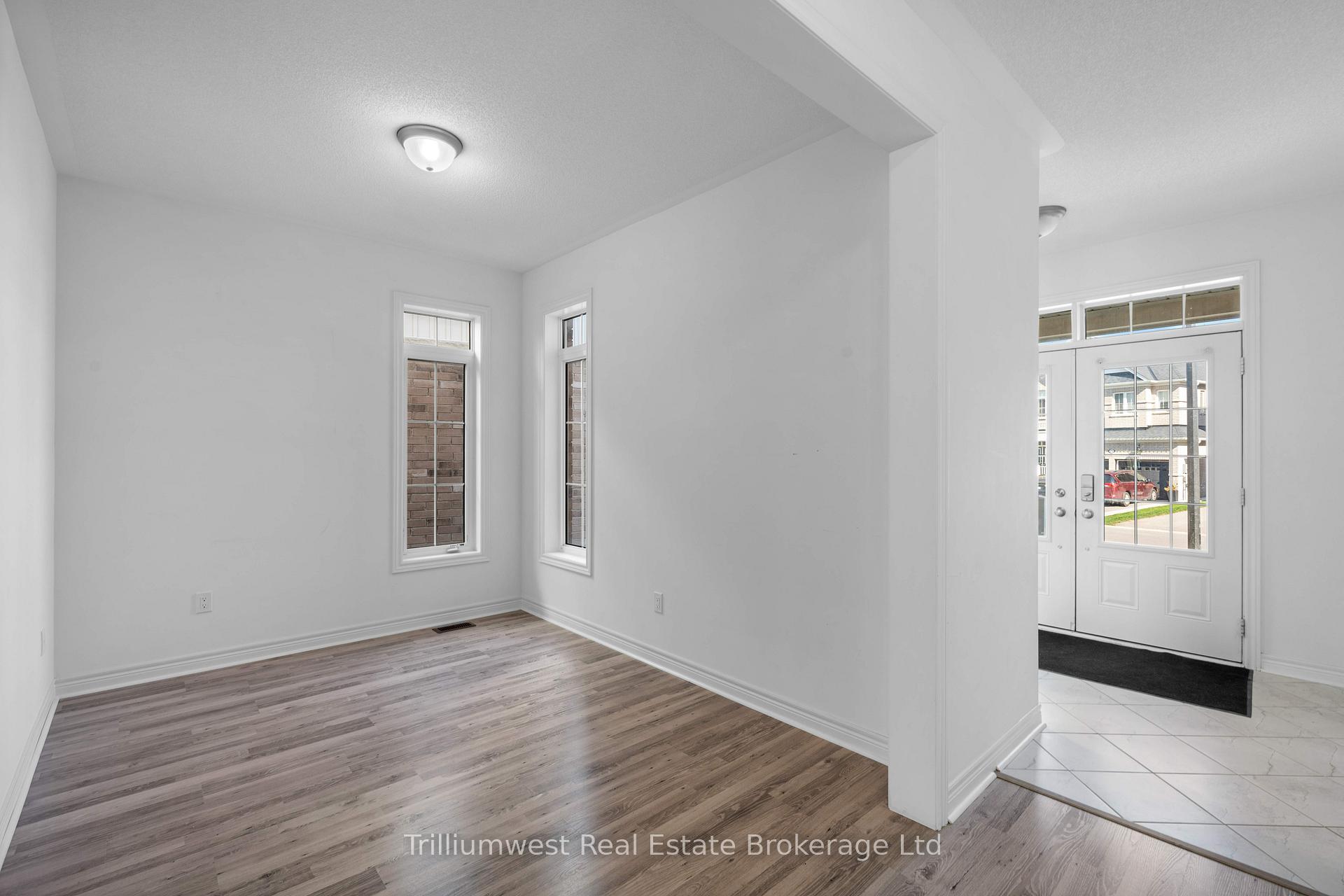Photo 3 of 79 Barlow Place, Brant, Paris — HOMEH