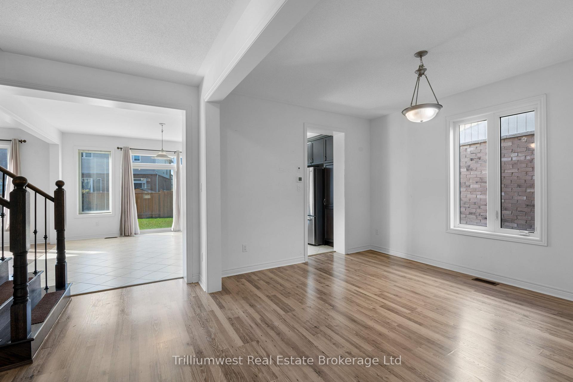 Photo 4 of 79 Barlow Place, Brant, Paris — HOMEH