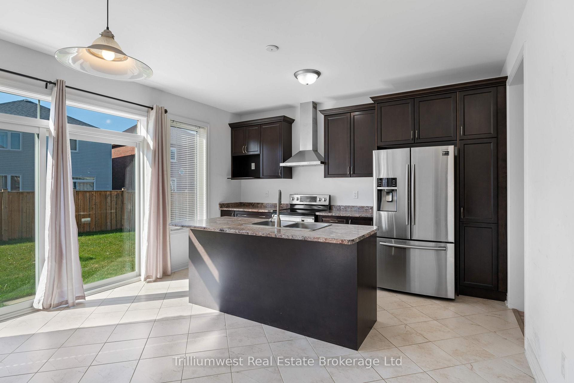 Photo 6 of 79 Barlow Place, Brant, Paris — HOMEH