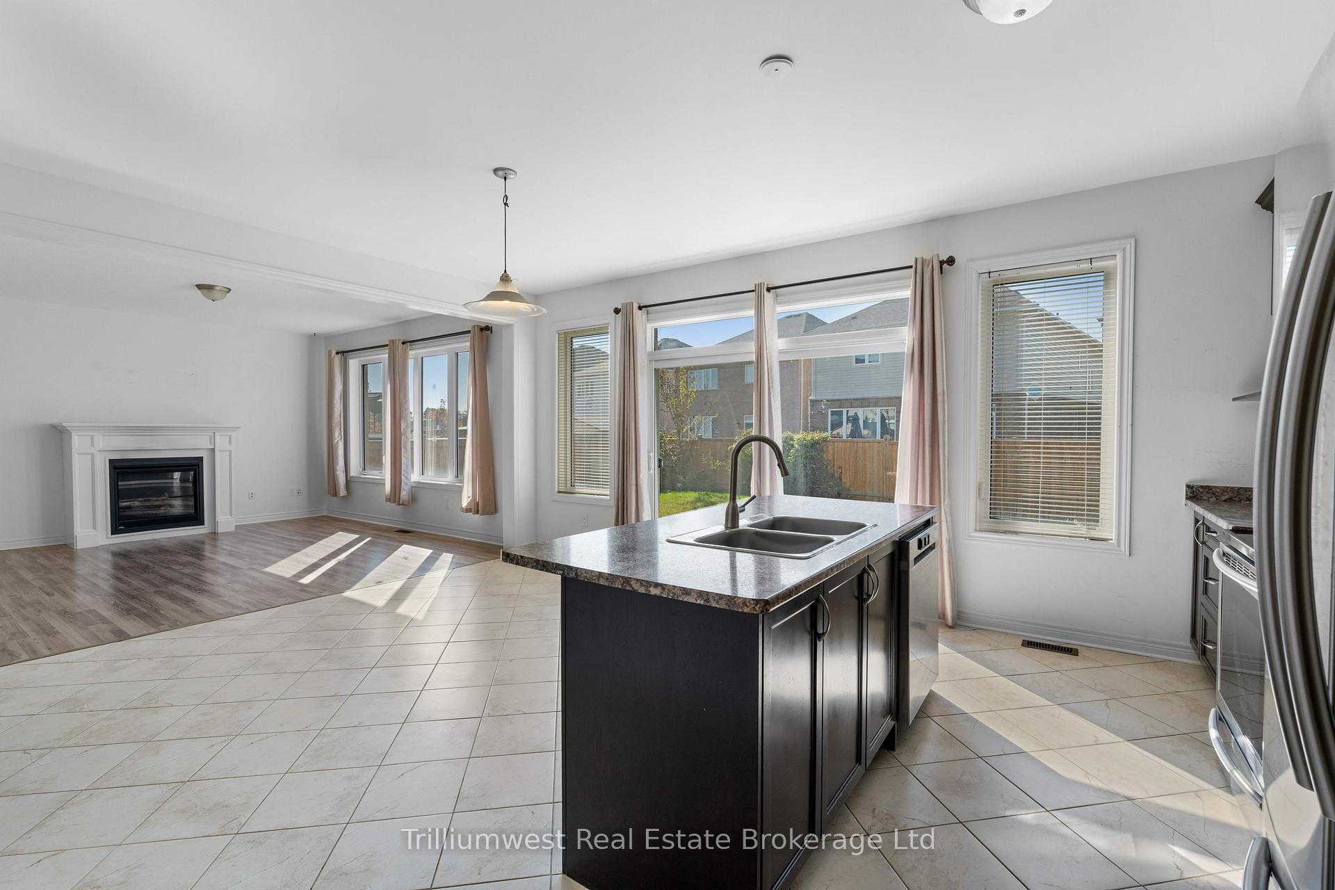 Photo 7 of 79 Barlow Place, Brant, Paris — HOMEH