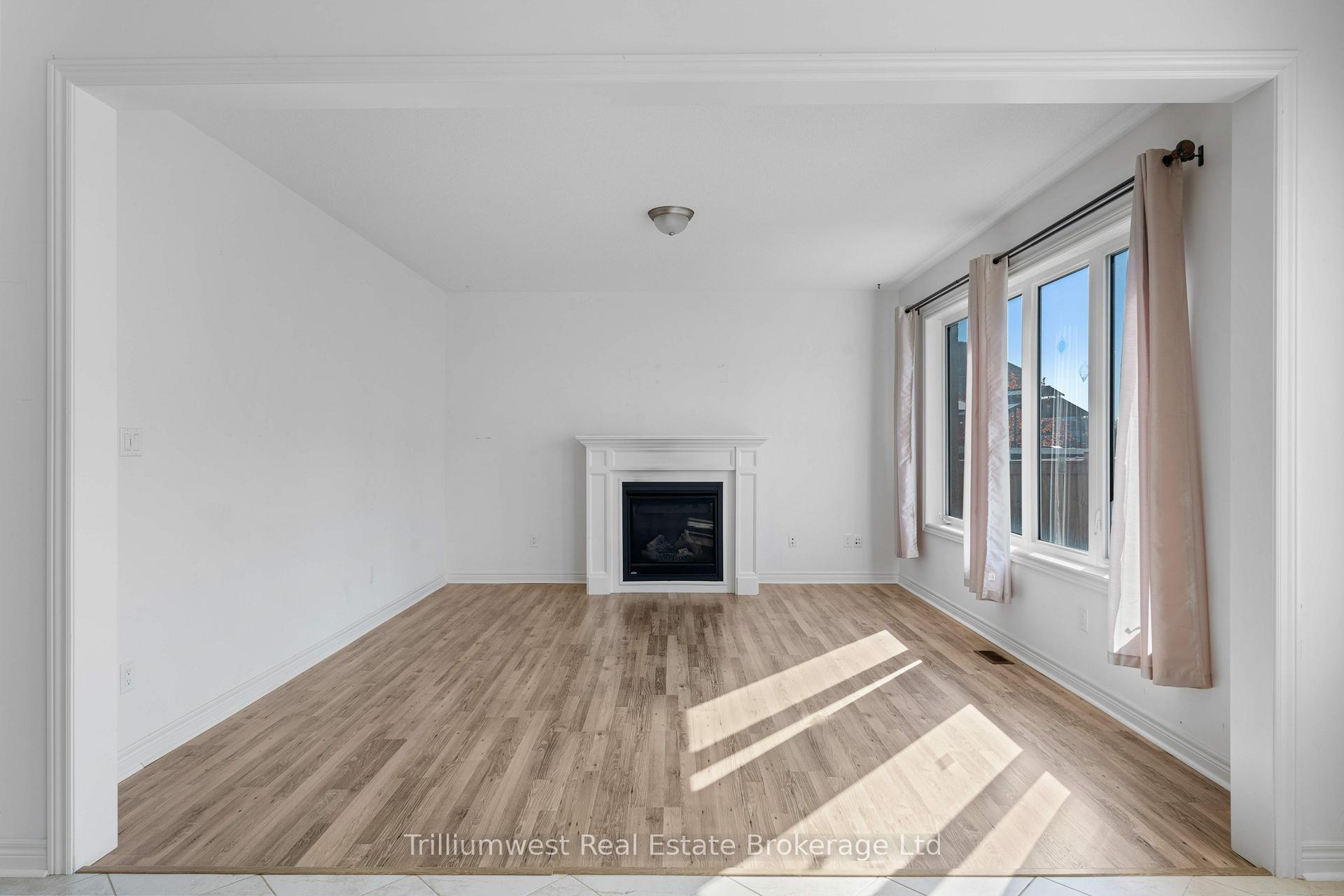 Photo 9 of 79 Barlow Place, Brant, Paris — HOMEH