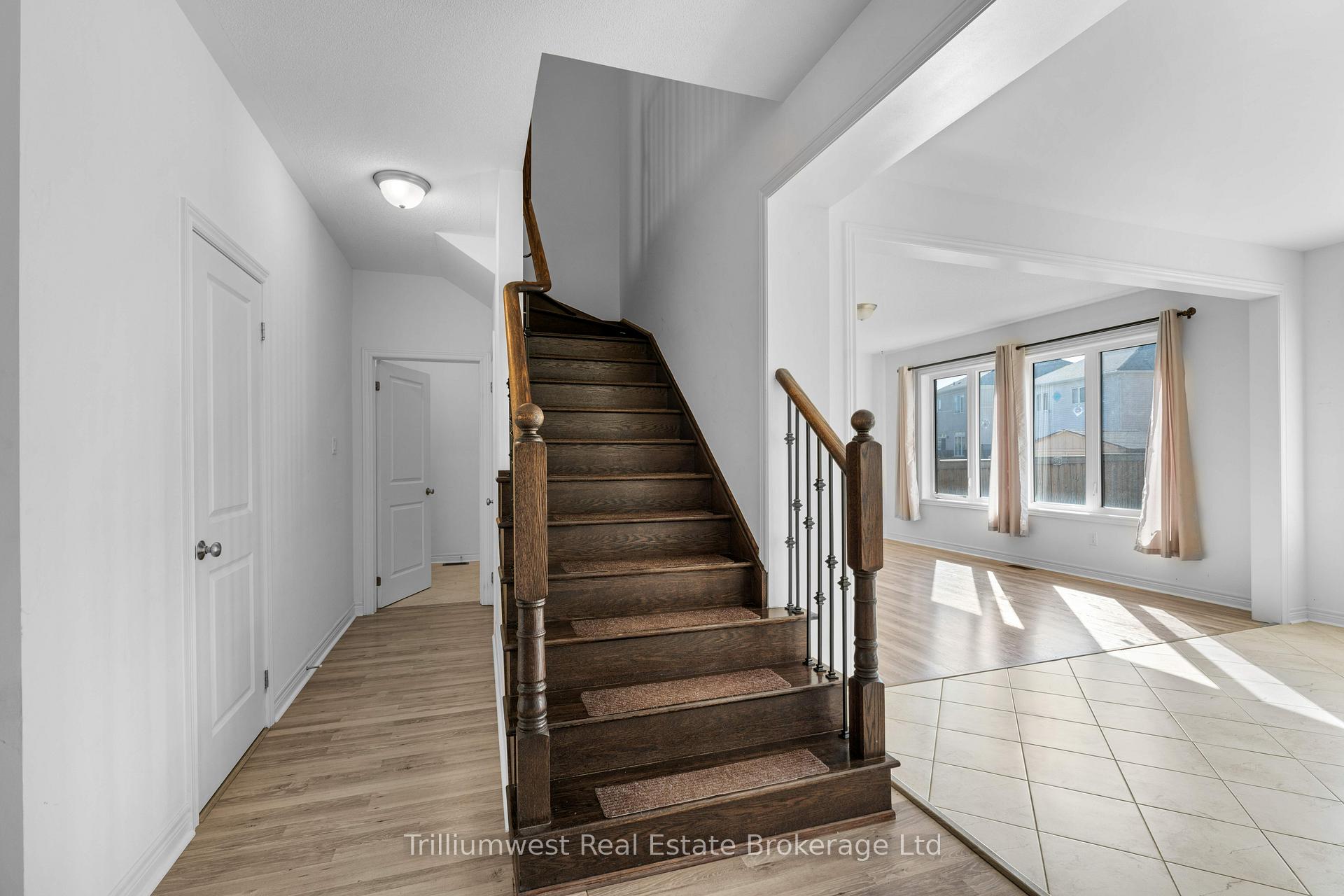 Photo 13 of 79 Barlow Place, Brant, Paris — HOMEH