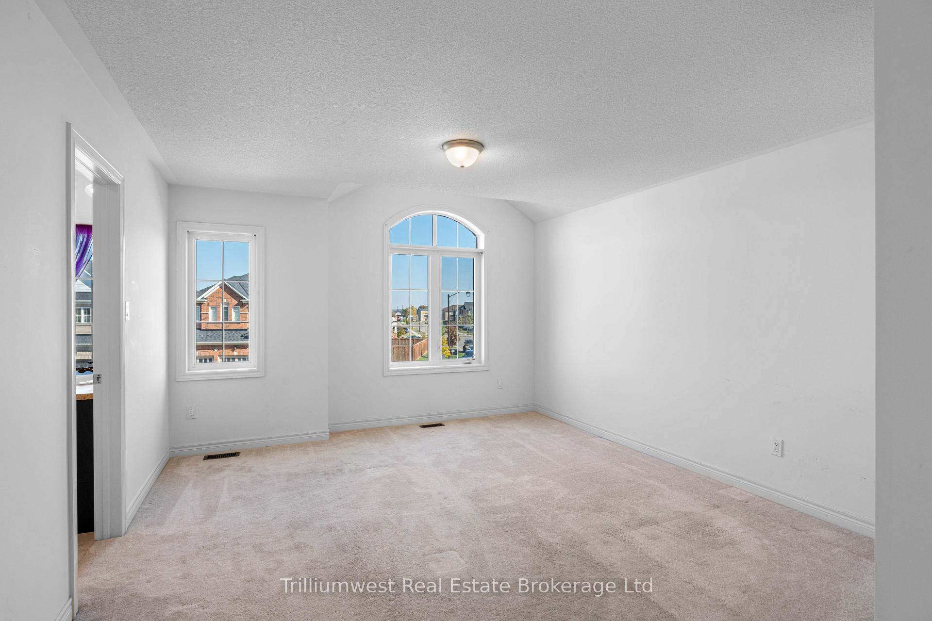 Photo 15 of 79 Barlow Place, Brant, Paris — HOMEH