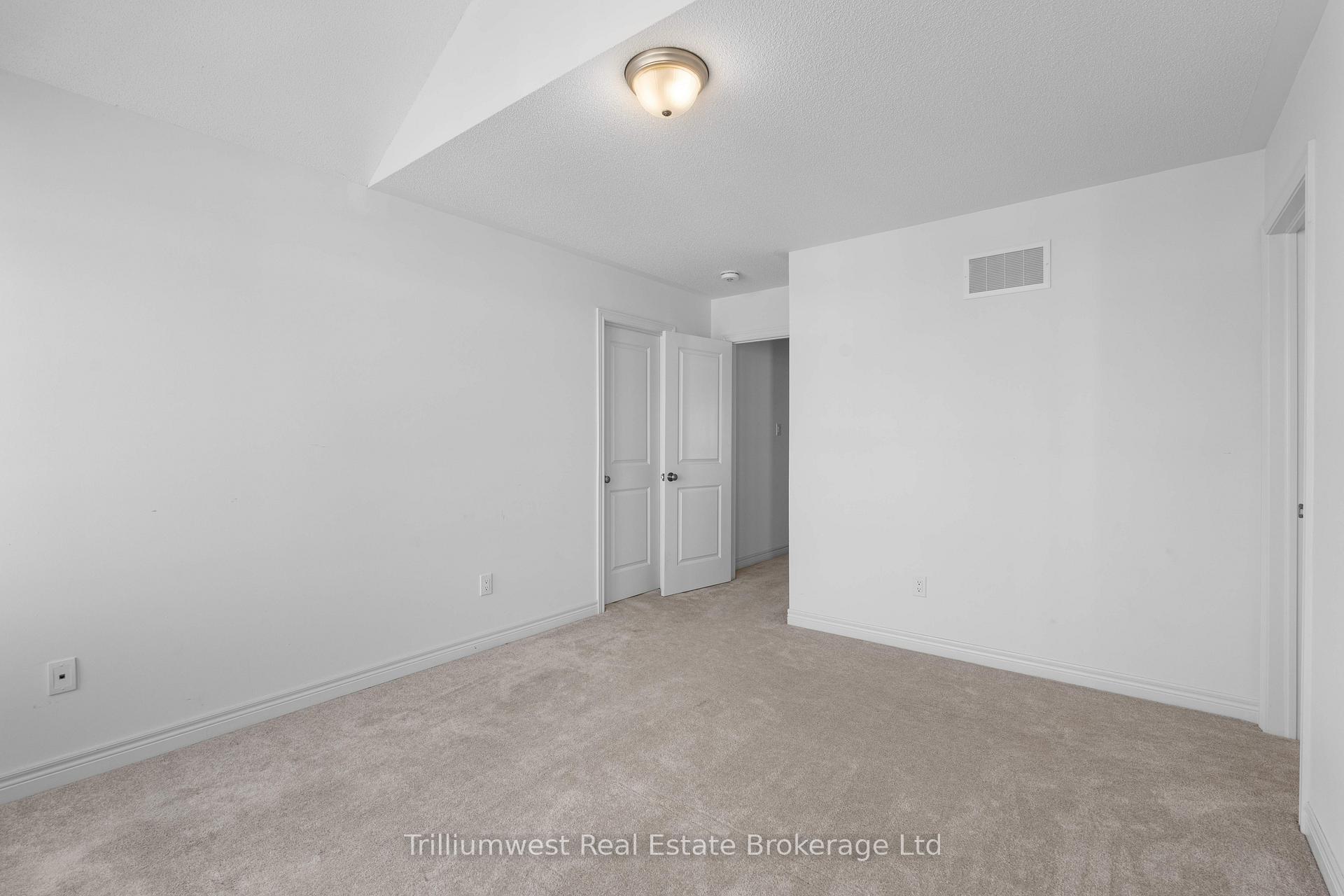 Photo 18 of 79 Barlow Place, Brant, Paris — HOMEH