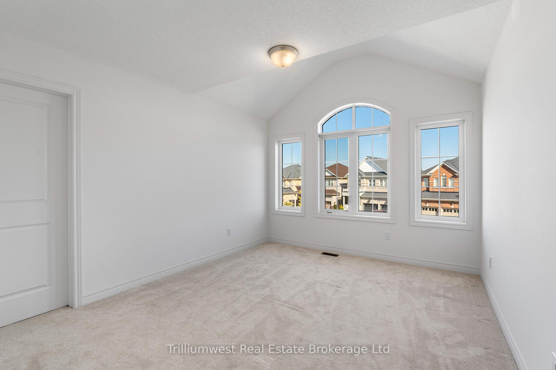 Photo 19 of 79 Barlow Place, Brant, Paris — HOMEH