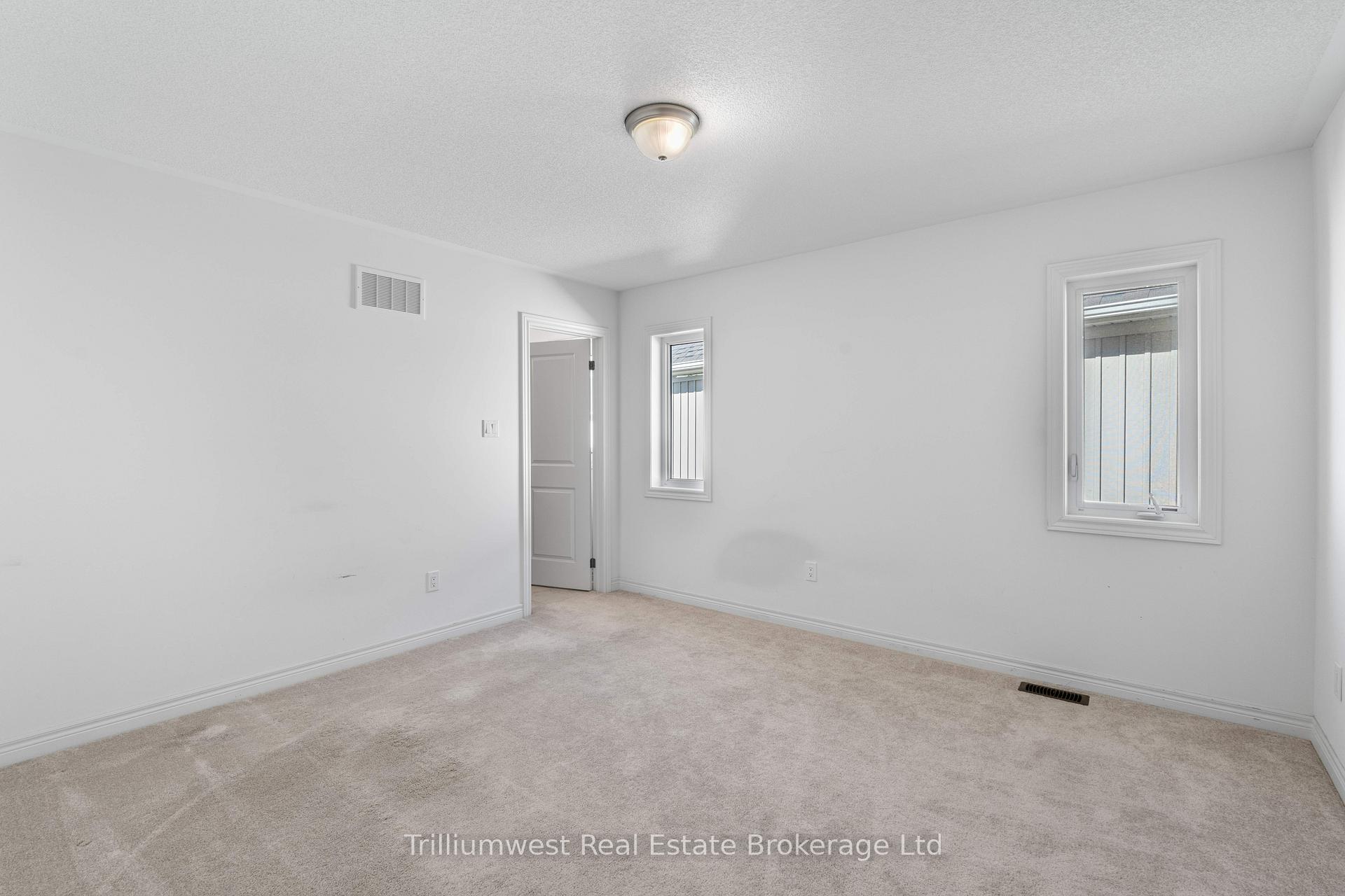 Photo 20 of 79 Barlow Place, Brant, Paris — HOMEH