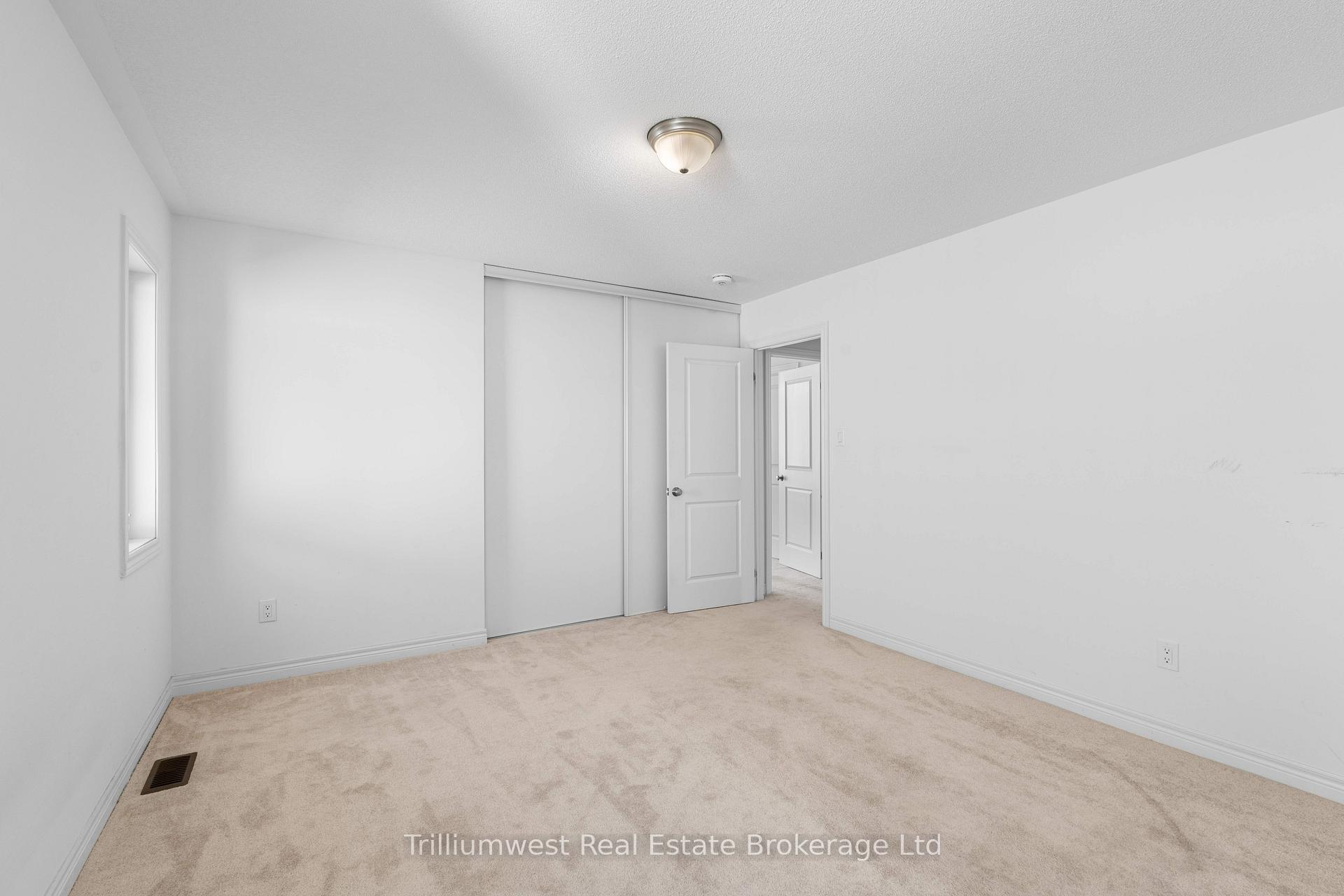 Photo 22 of 79 Barlow Place, Brant, Paris — HOMEH