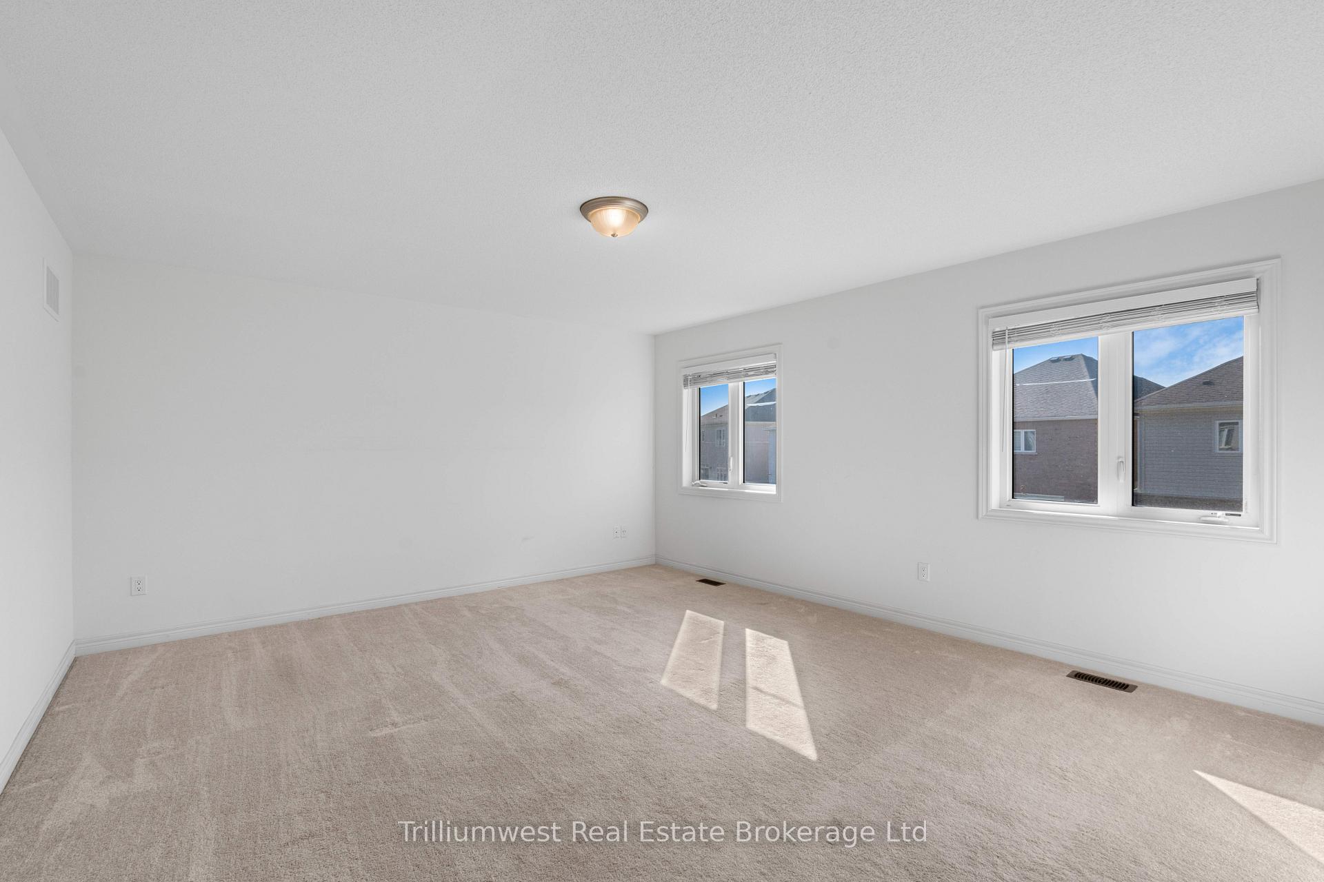 Photo 25 of 79 Barlow Place, Brant, Paris — HOMEH