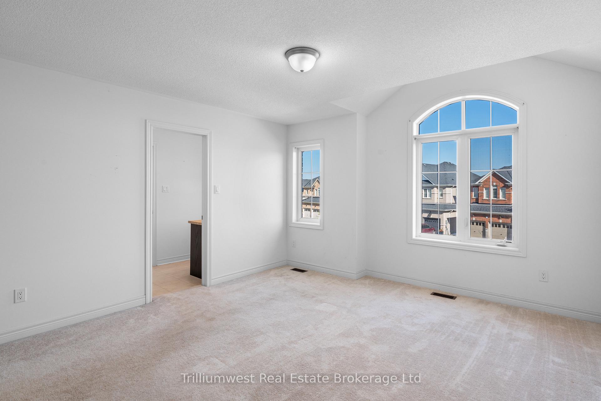 Photo 27 of 79 Barlow Place, Brant, Paris — HOMEH