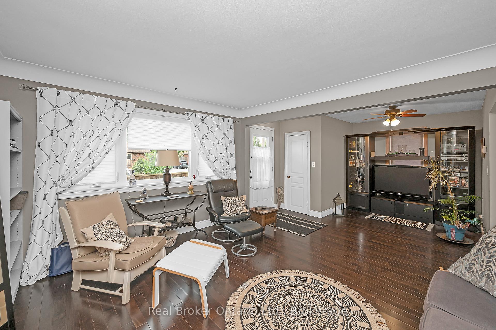 Photo 11 of 2 Cherry Avenue, Grimsby, Grimsby Beach — HOMEH