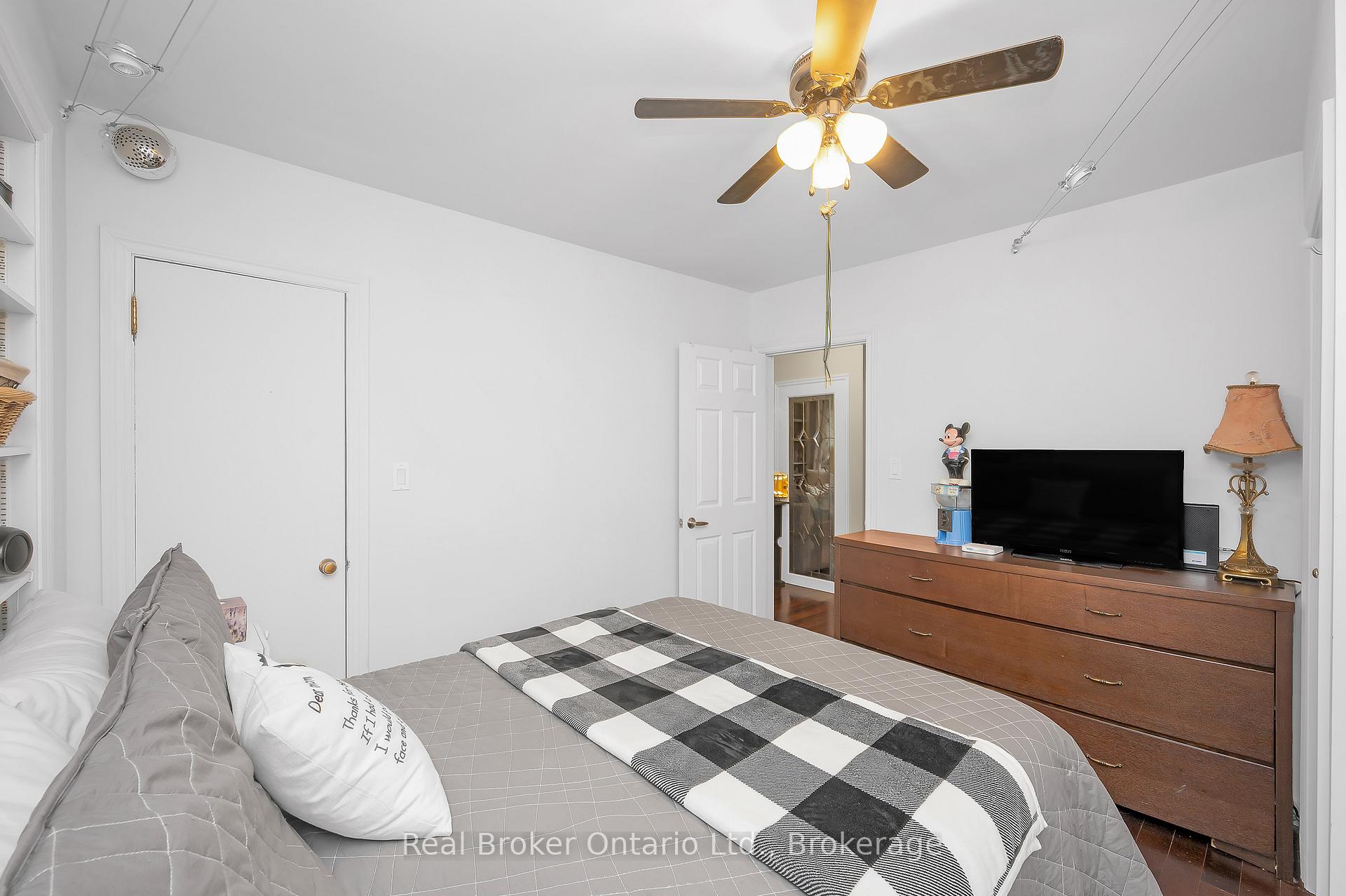 Photo 15 of 2 Cherry Avenue, Grimsby, Grimsby Beach — HOMEH