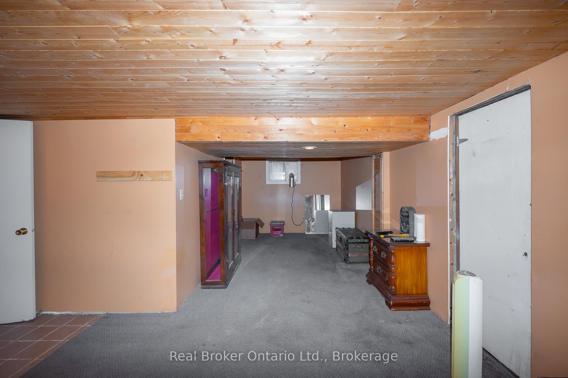 Photo 37 of 2 Cherry Avenue, Grimsby, Grimsby Beach — HOMEH