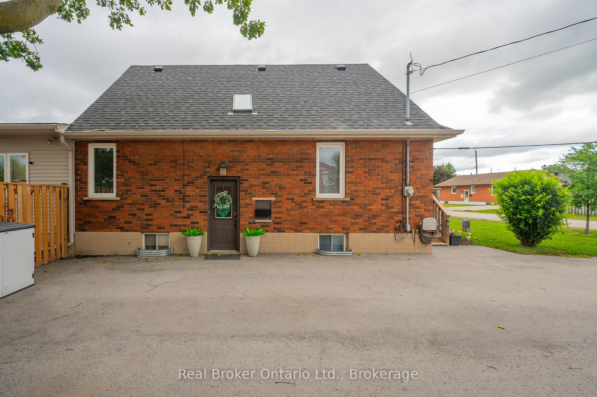 Photo 38 of 2 Cherry Avenue, Grimsby, Grimsby Beach — HOMEH