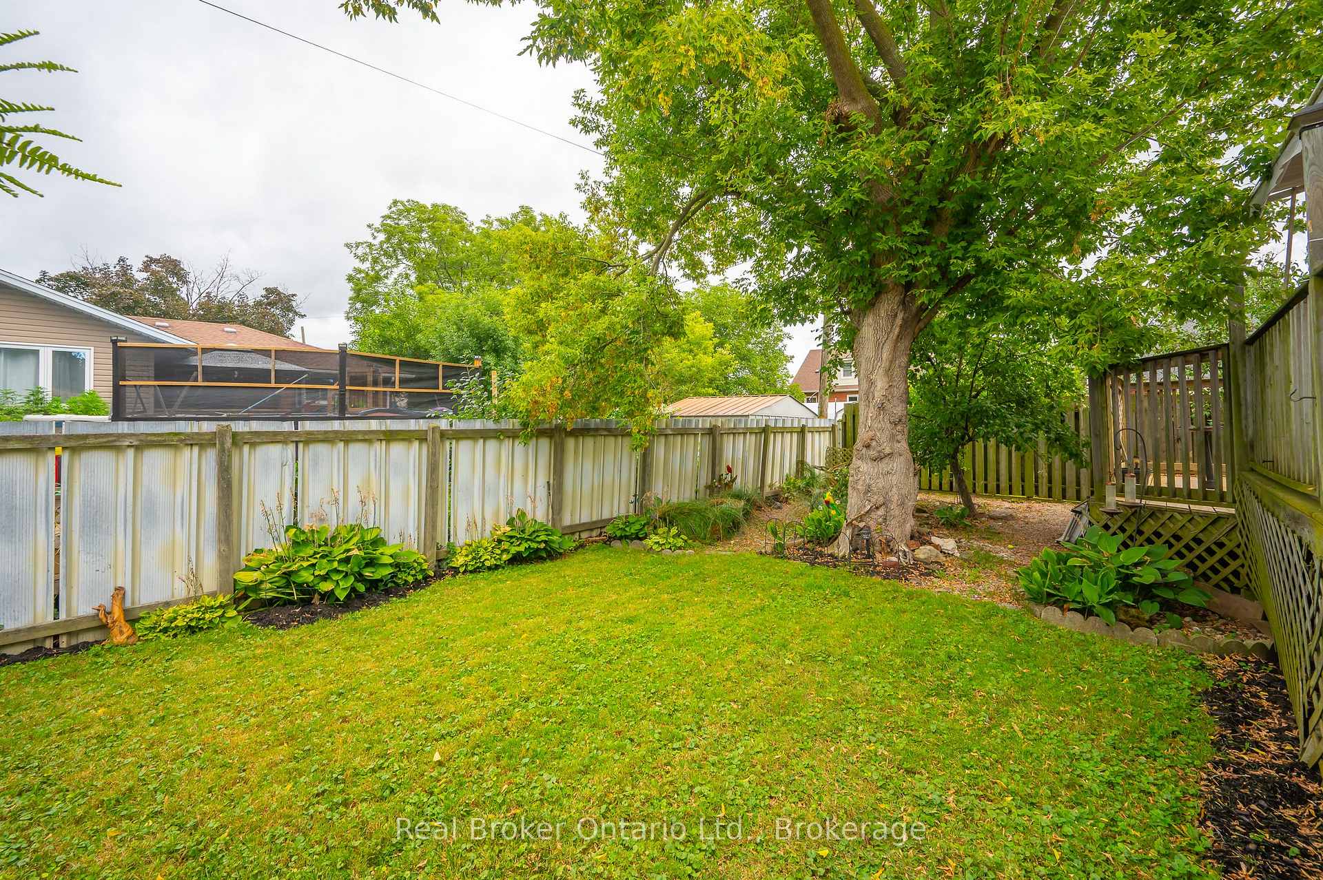 Photo 41 of 2 Cherry Avenue, Grimsby, Grimsby Beach — HOMEH