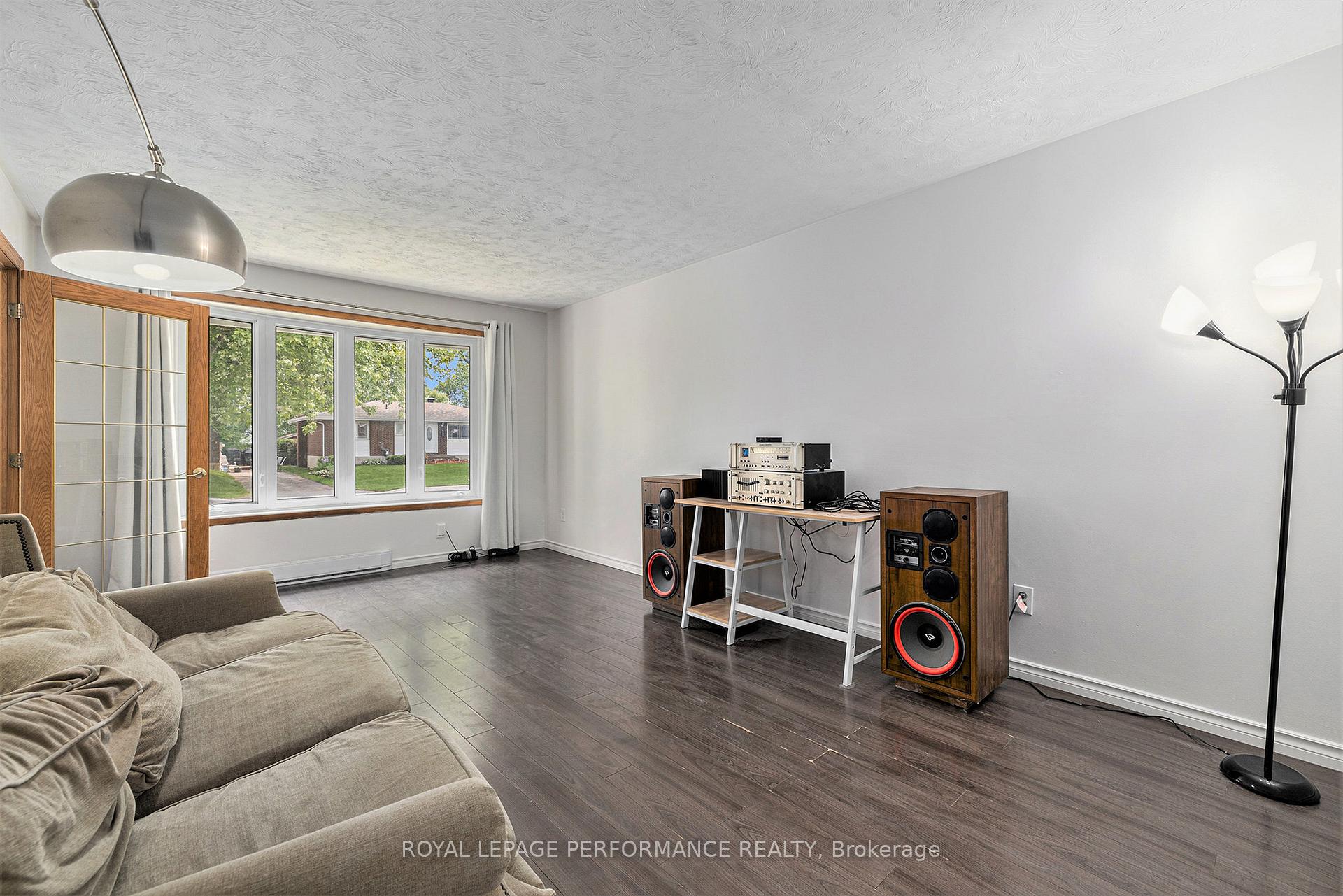 Photo 6 of 542 Lynwood Drive, Cornwall — HOMEH