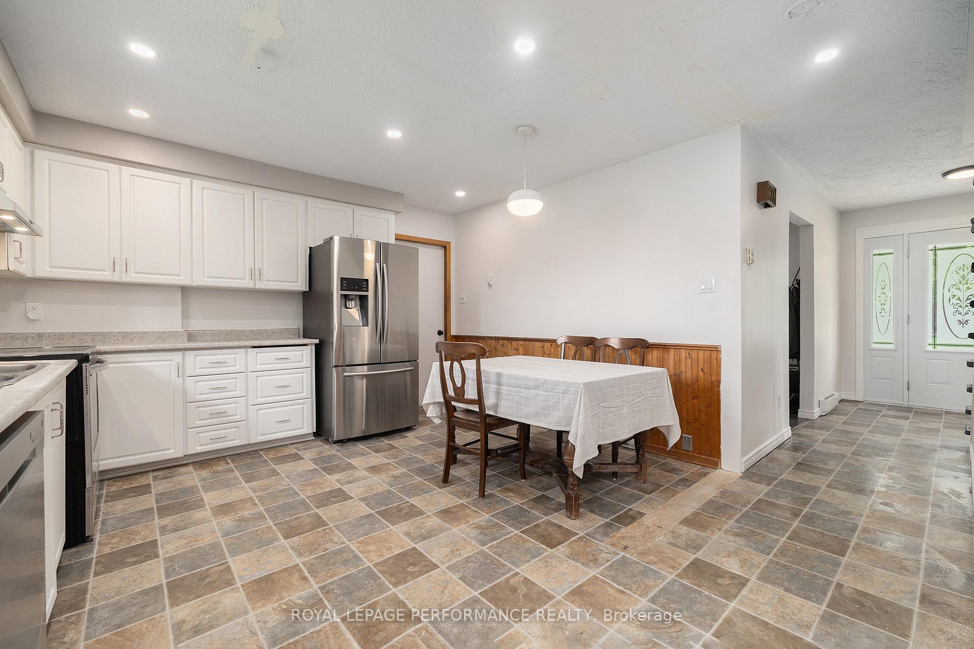 Photo 11 of 542 Lynwood Drive, Cornwall — HOMEH