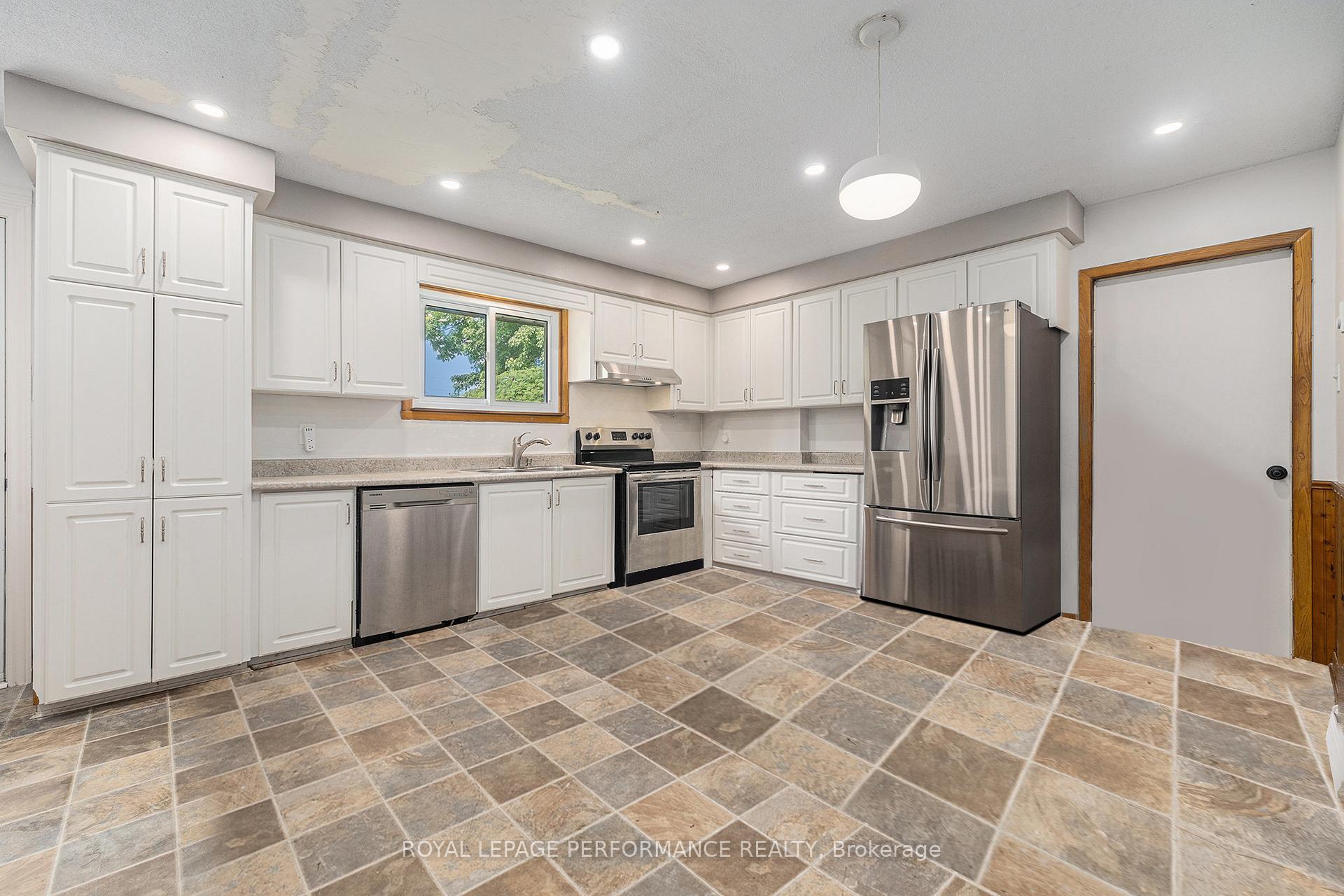 Photo 12 of 542 Lynwood Drive, Cornwall — HOMEH