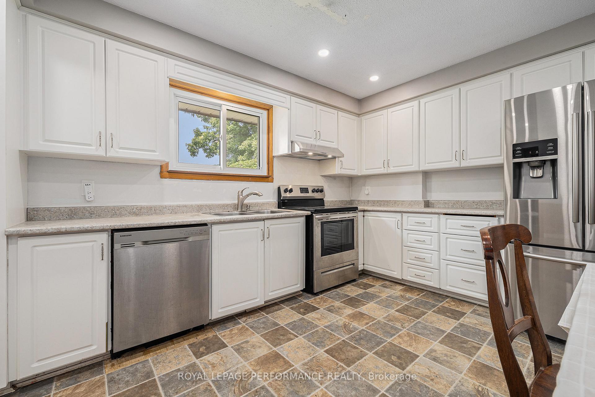 Photo 13 of 542 Lynwood Drive, Cornwall — HOMEH