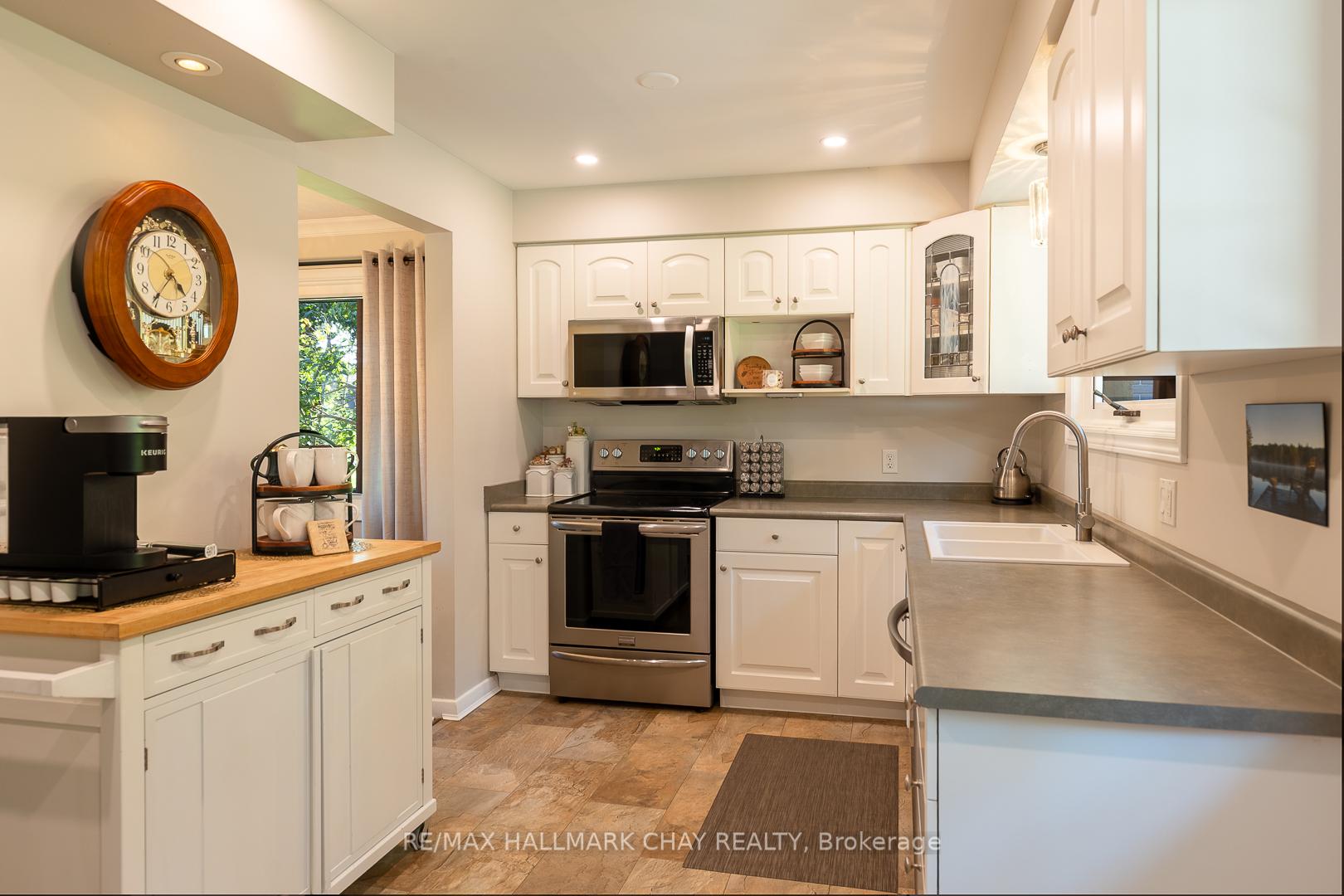Photo 8 of 10 Ottaway Avenue, Barrie, Wellington — HOMEH