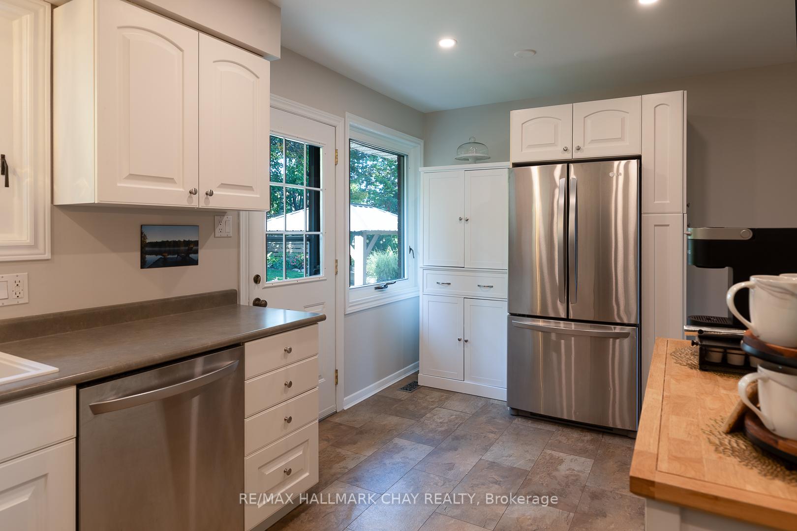 Photo 10 of 10 Ottaway Avenue, Barrie, Wellington — HOMEH