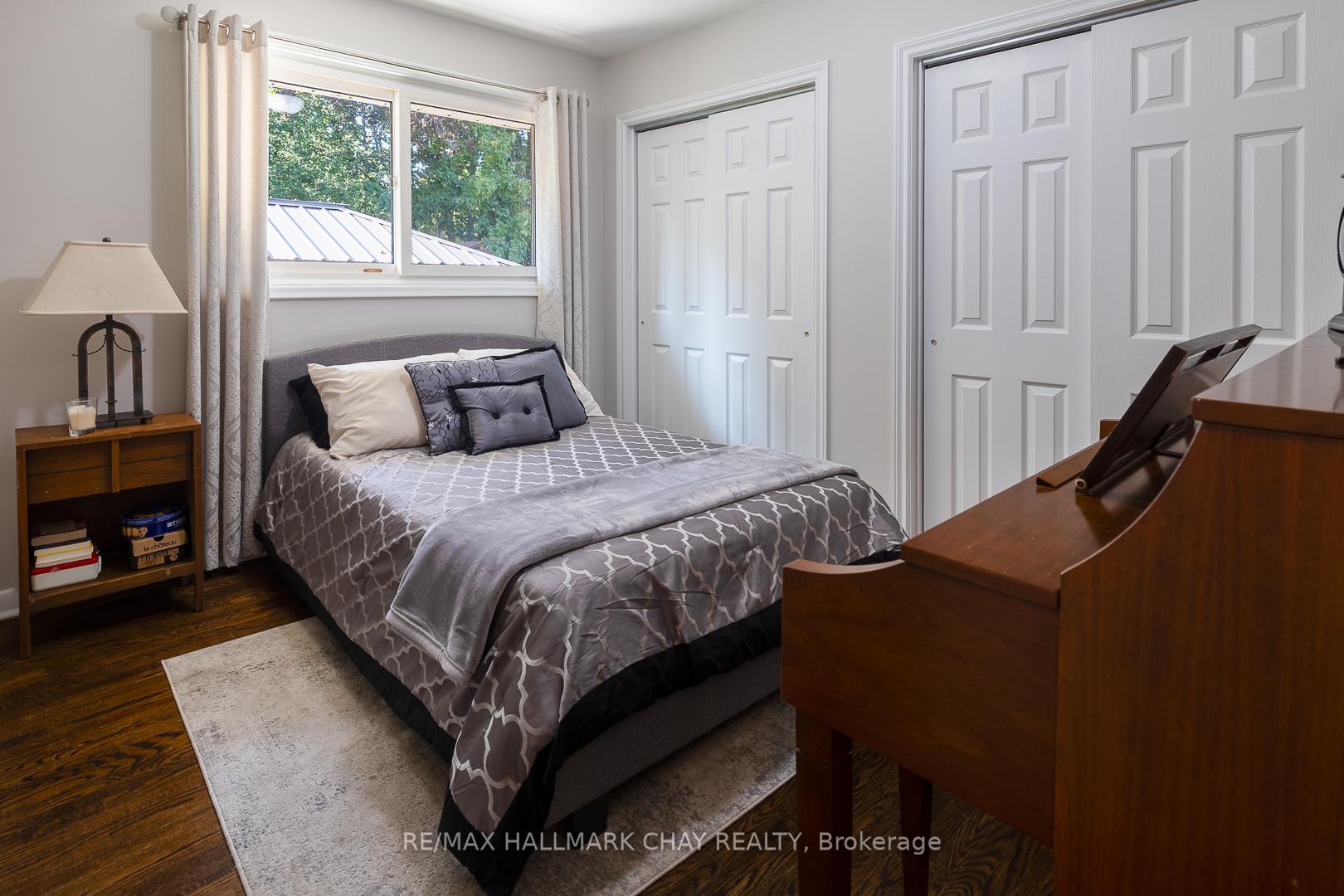 Photo 16 of 10 Ottaway Avenue, Barrie, Wellington — HOMEH