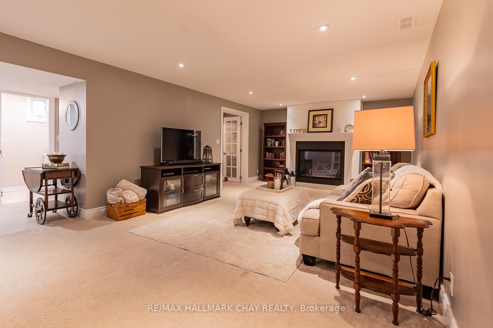 Photo 18 of 10 Ottaway Avenue, Barrie, Wellington — HOMEH