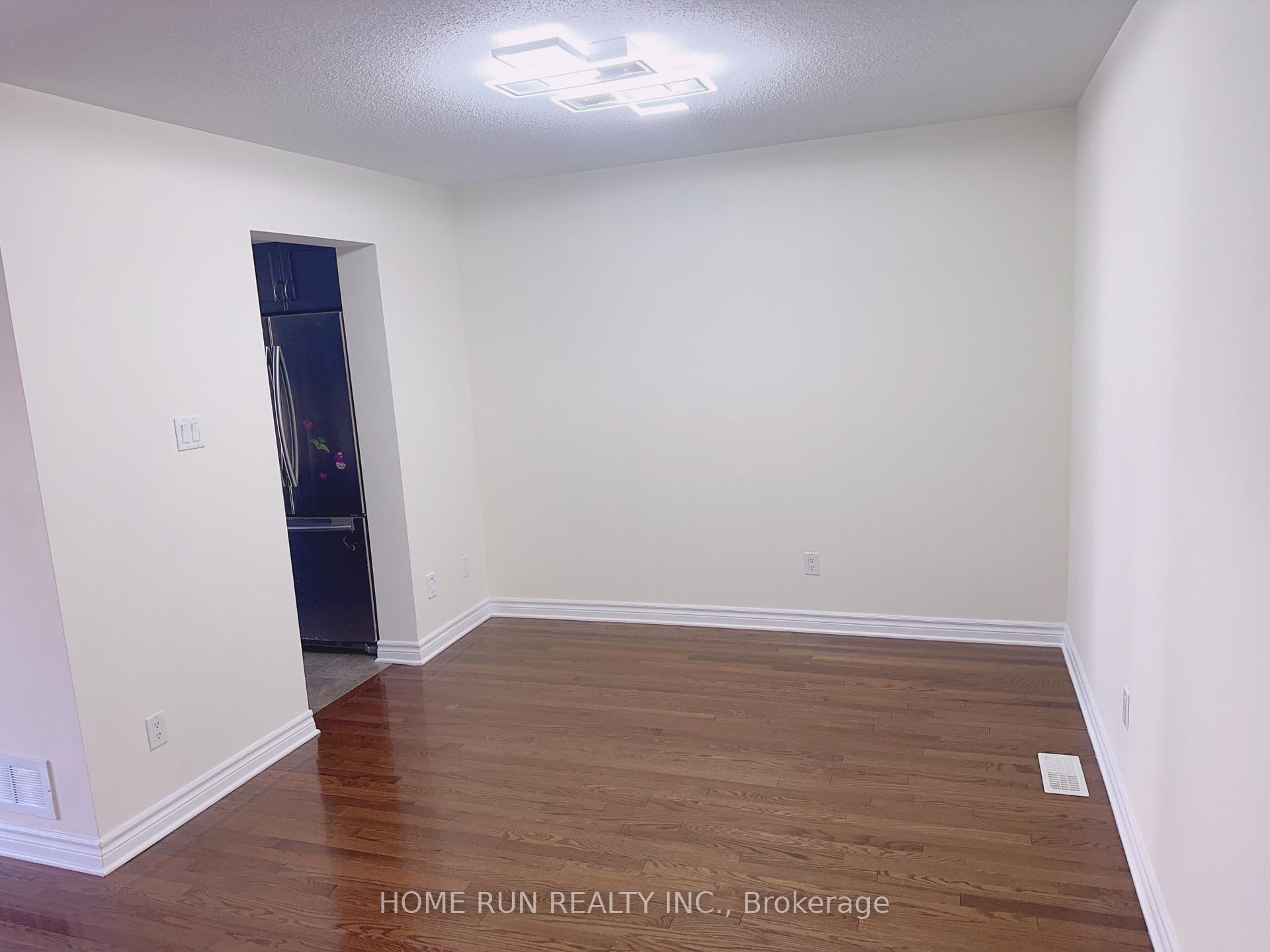 Photo 3 of 208 Garrity Crescent, Ottawa, Barrhaven - Strandherd — HOMEH