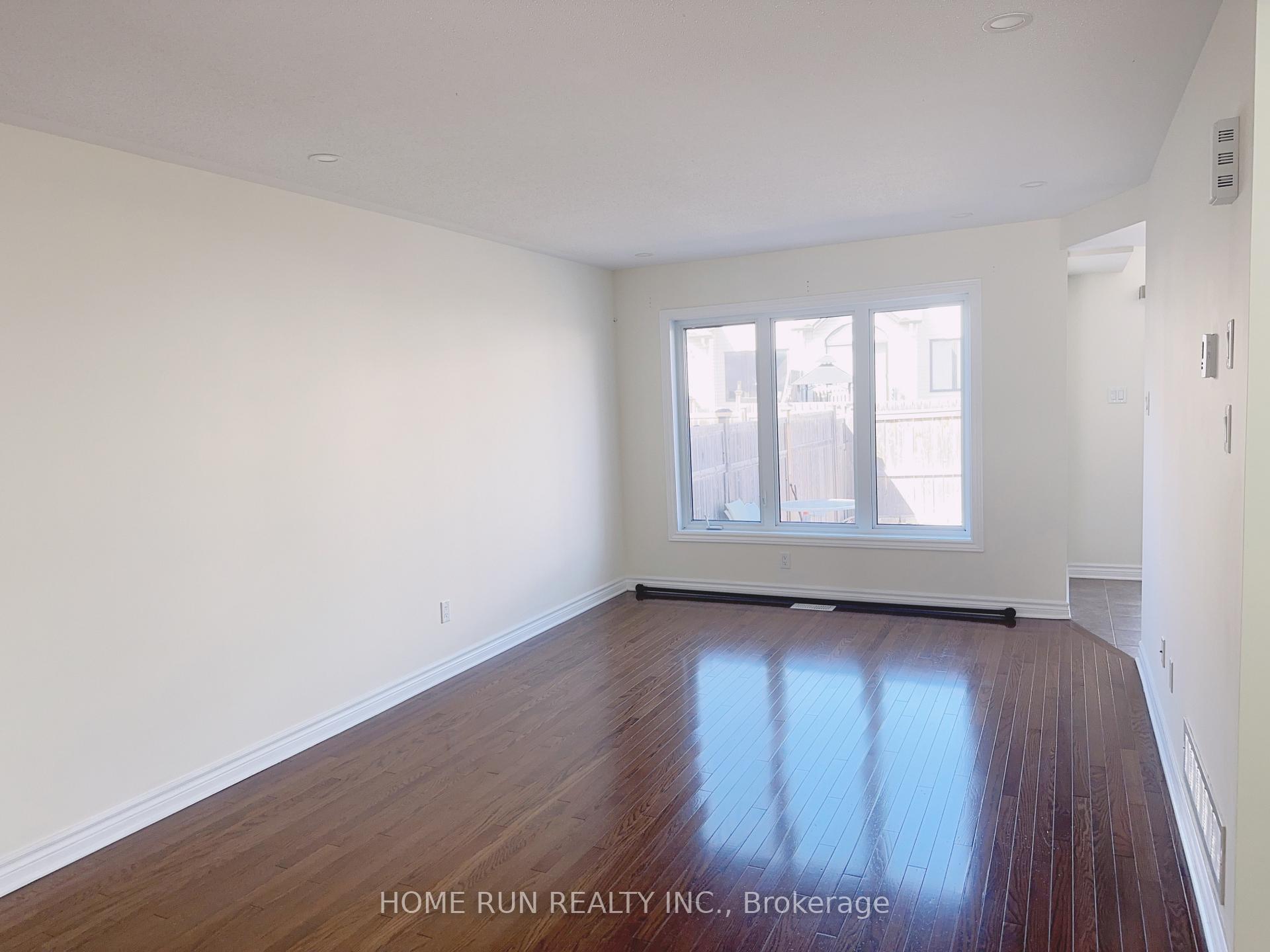 Photo 4 of 208 Garrity Crescent, Ottawa, Barrhaven - Strandherd — HOMEH