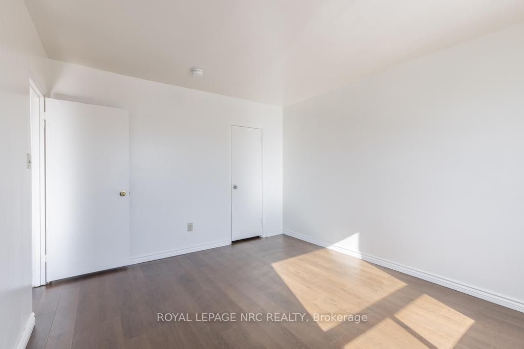 Photo 5 of Unit Unit 3, 389 Elizabeth Street, Grimsby, Grimsby Beach — HOMEH