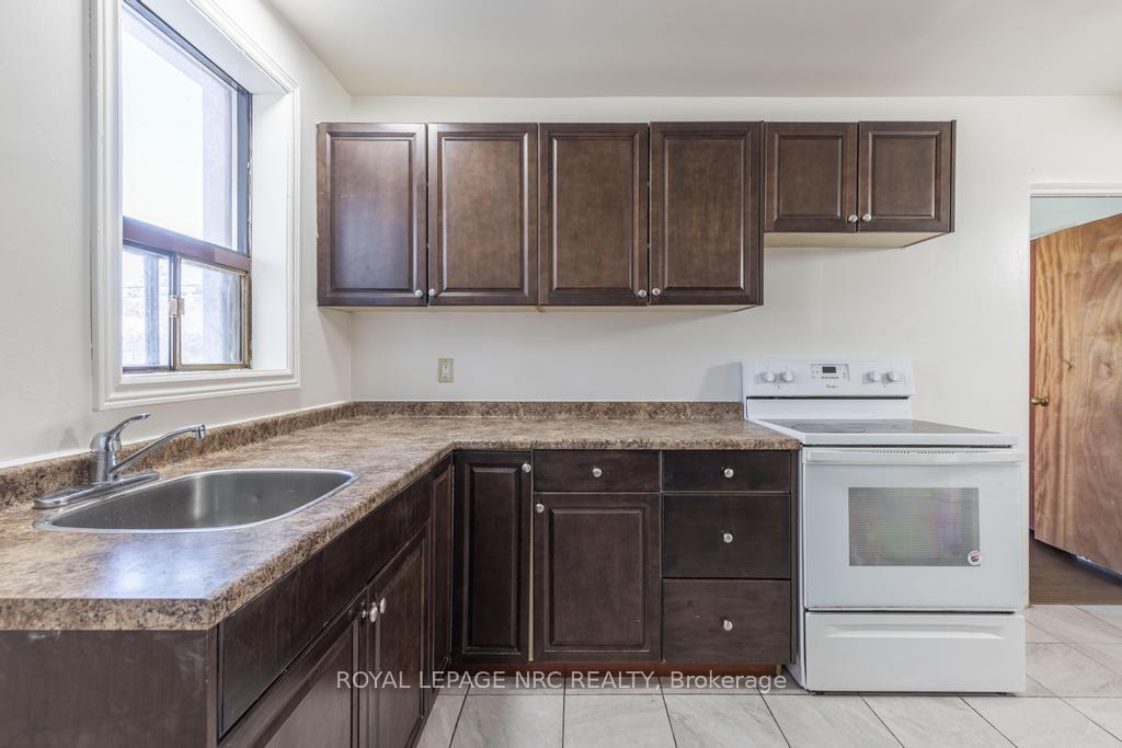 Photo 7 of Unit Unit 3, 389 Elizabeth Street, Grimsby, Grimsby Beach — HOMEH