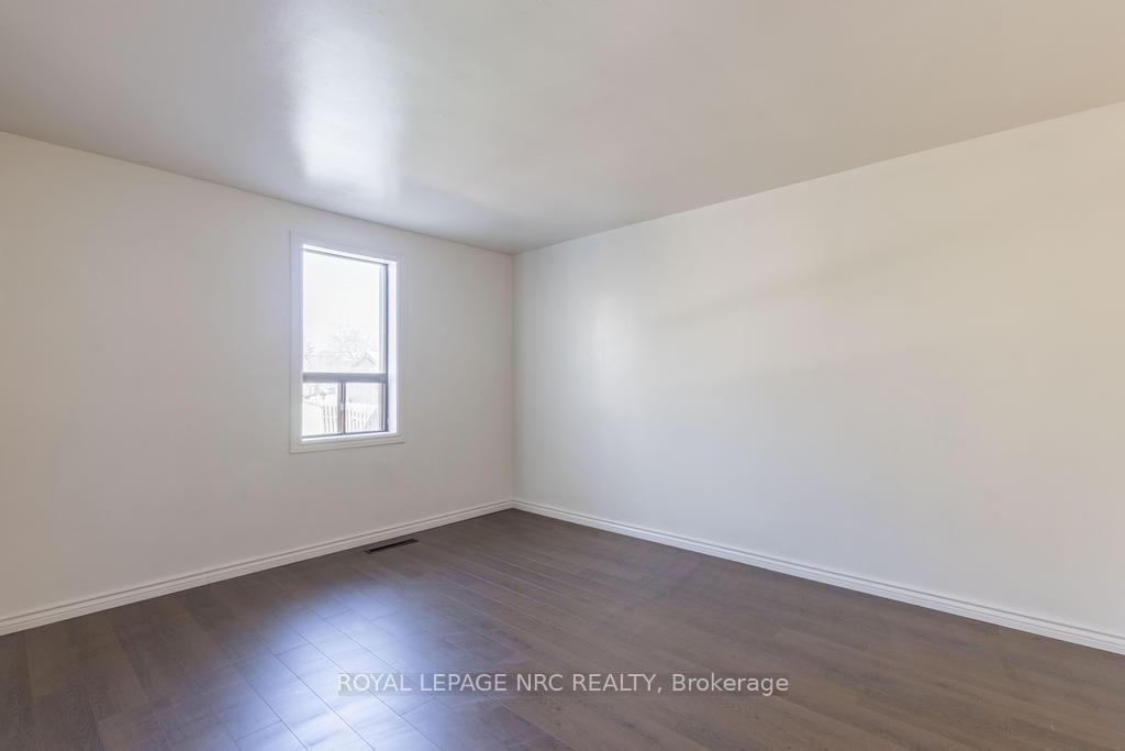 Photo 9 of Unit Unit 3, 389 Elizabeth Street, Grimsby, Grimsby Beach — HOMEH