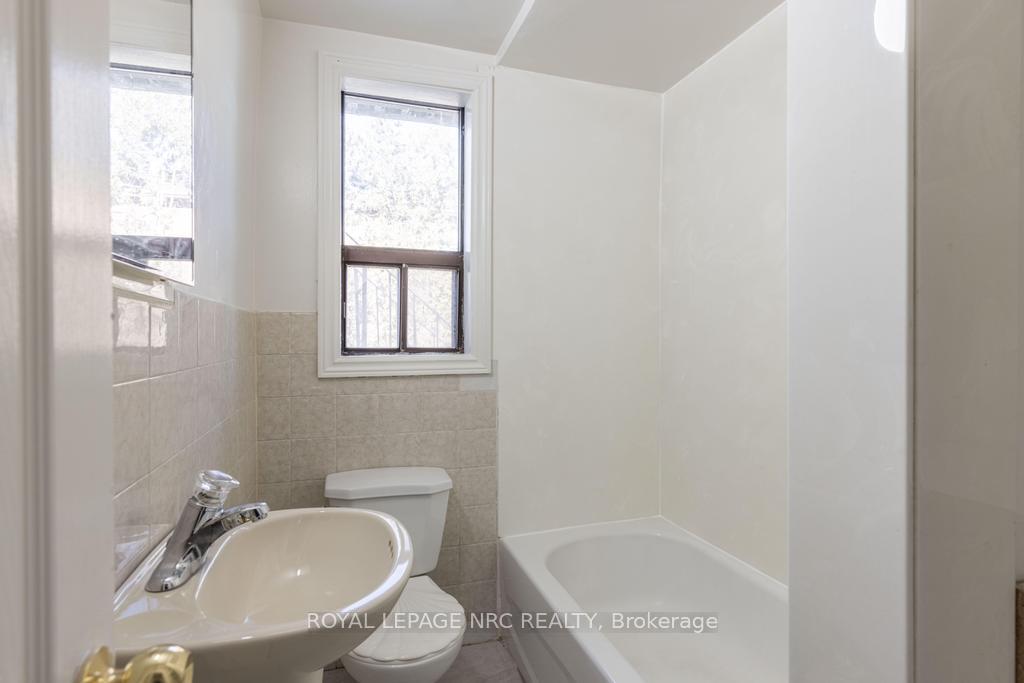 Photo 11 of Unit Unit 3, 389 Elizabeth Street, Grimsby, Grimsby Beach — HOMEH