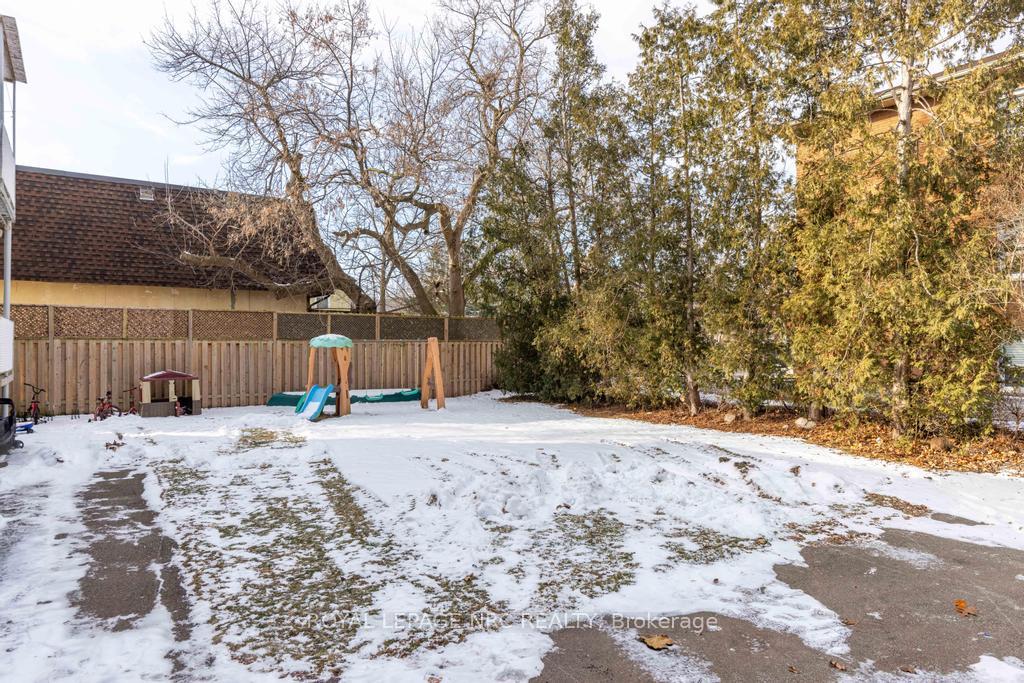 Photo 15 of Unit Unit 3, 389 Elizabeth Street, Grimsby, Grimsby Beach — HOMEH