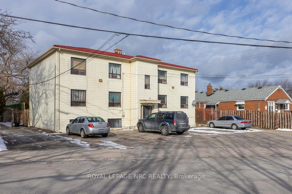 Photo 16 of Unit Unit 3, 389 Elizabeth Street, Grimsby, Grimsby Beach — HOMEH