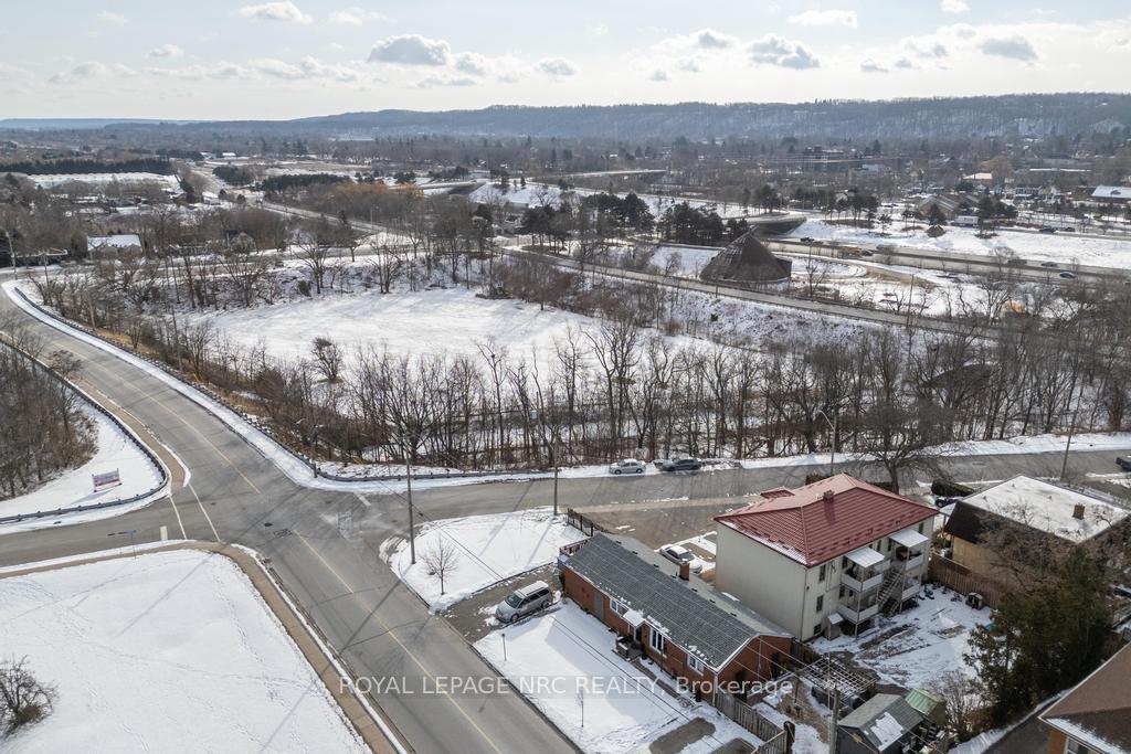 Photo 19 of Unit Unit 3, 389 Elizabeth Street, Grimsby, Grimsby Beach — HOMEH