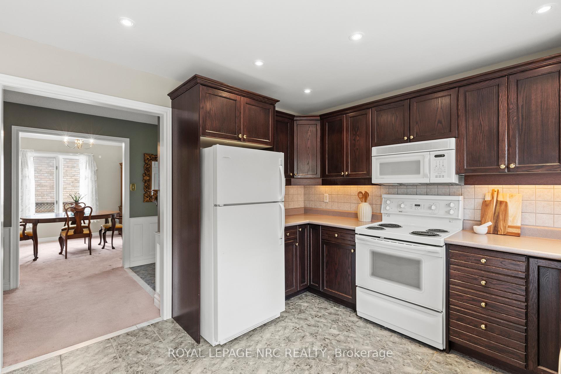 Photo 9 of 38 Baker Road S, Grimsby, Grimsby East — HOMEH