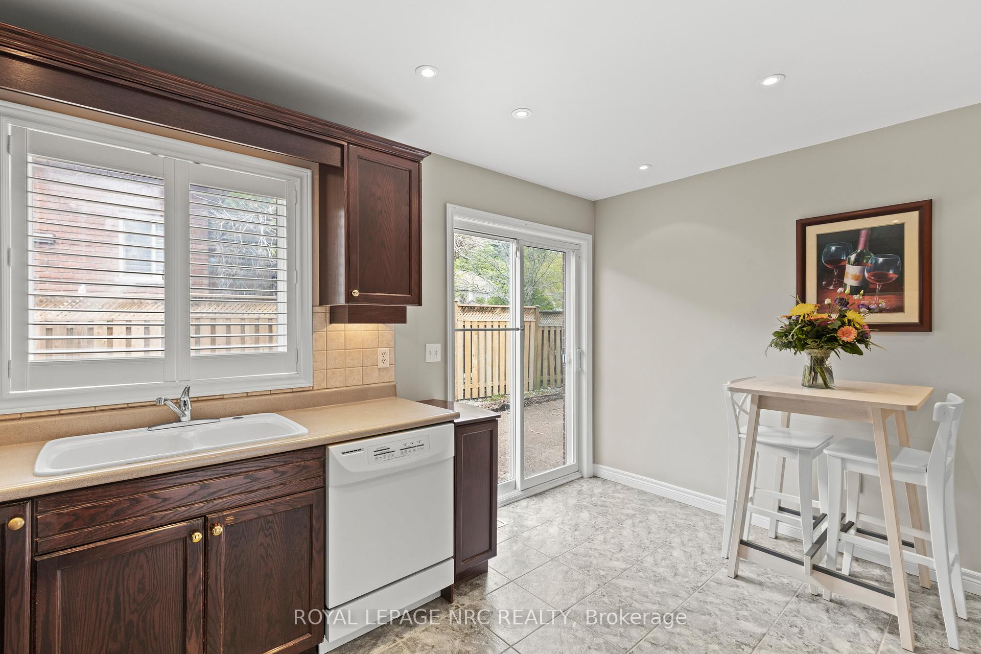 Photo 10 of 38 Baker Road S, Grimsby, Grimsby East — HOMEH