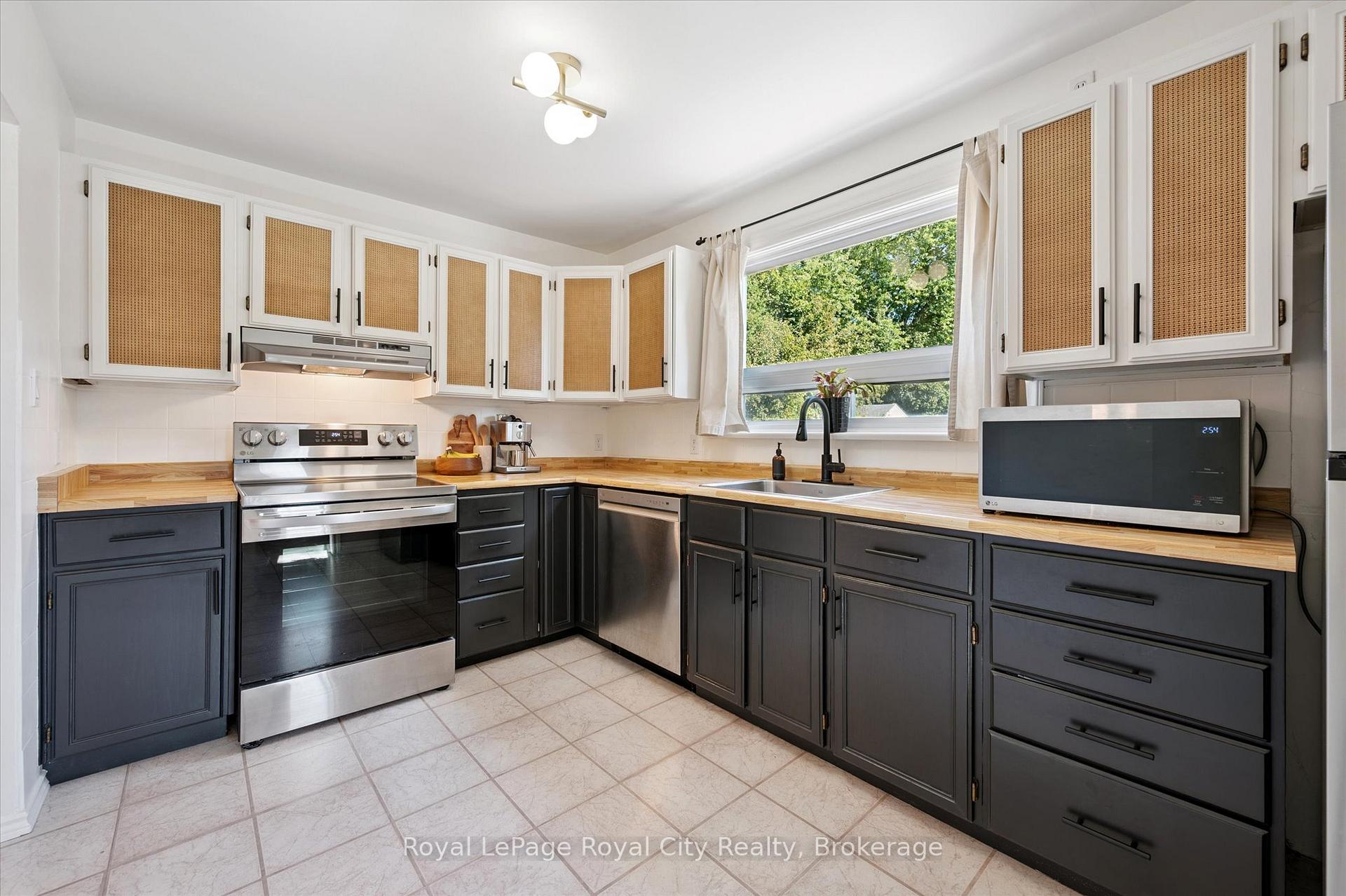 Photo 1 of 43 Vancouver Drive, Guelph, St. George's — HOMEH