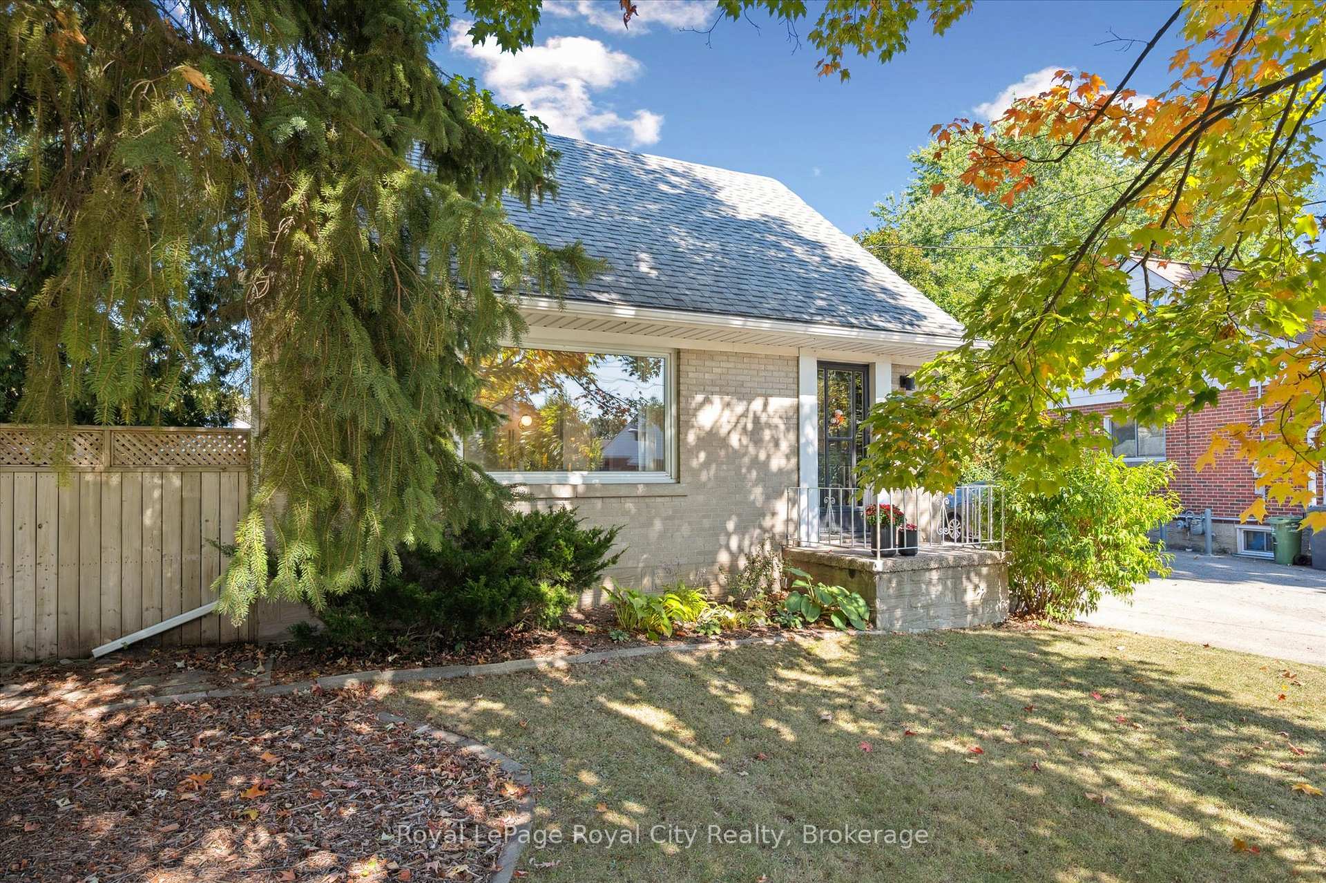 Photo 6 of 43 Vancouver Drive, Guelph, St. George's — HOMEH