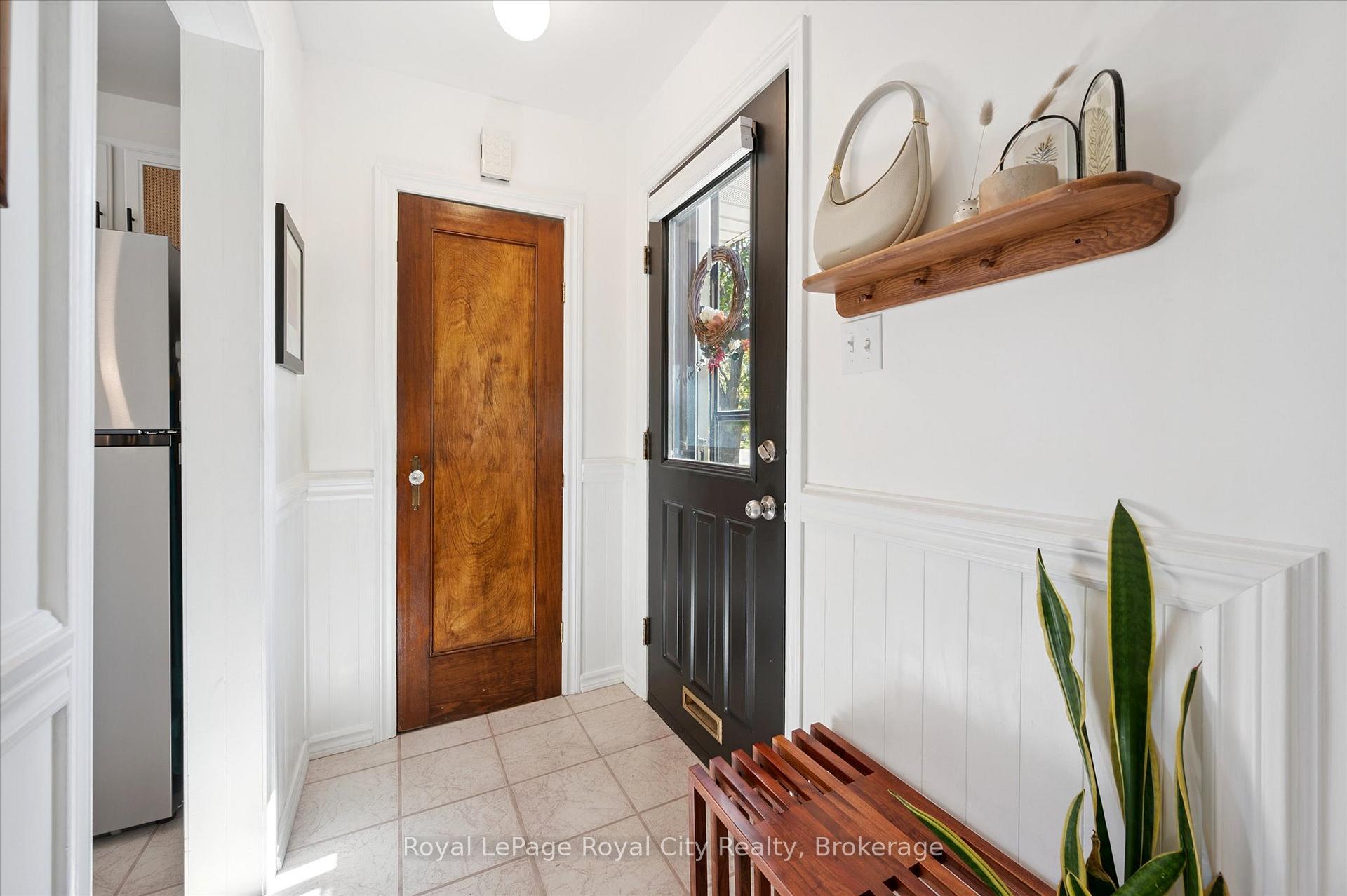 Photo 9 of 43 Vancouver Drive, Guelph, St. George's — HOMEH